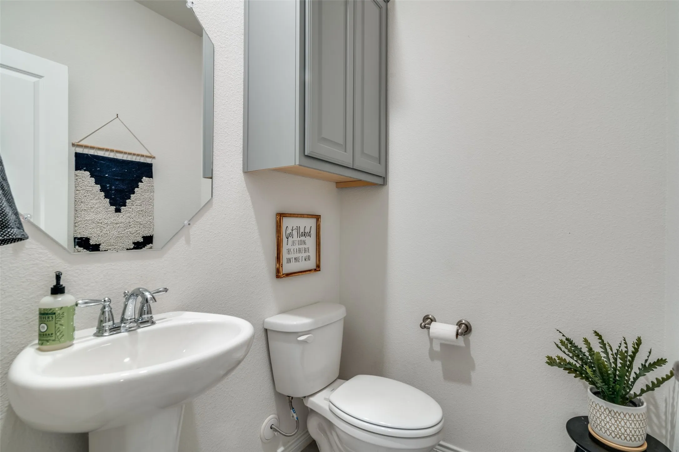 Single Family Residence For Sale in Kaufman County , 2053 Tahoka Lane, Forney, Texas 75126, 4 Bedrooms, 3 Bathrooms, 2 Garage spaces, 2,740 Sqft, built in 2020, Price $398,000, mls#21284823, Real Estate Agent in Forney, Homes For Sale in Kaufman county, Homes For Sale in Forney, Realtor in Forney Texas, Real Estate Brokerage Independent Realty Texas, Luminita Cordes Realtor