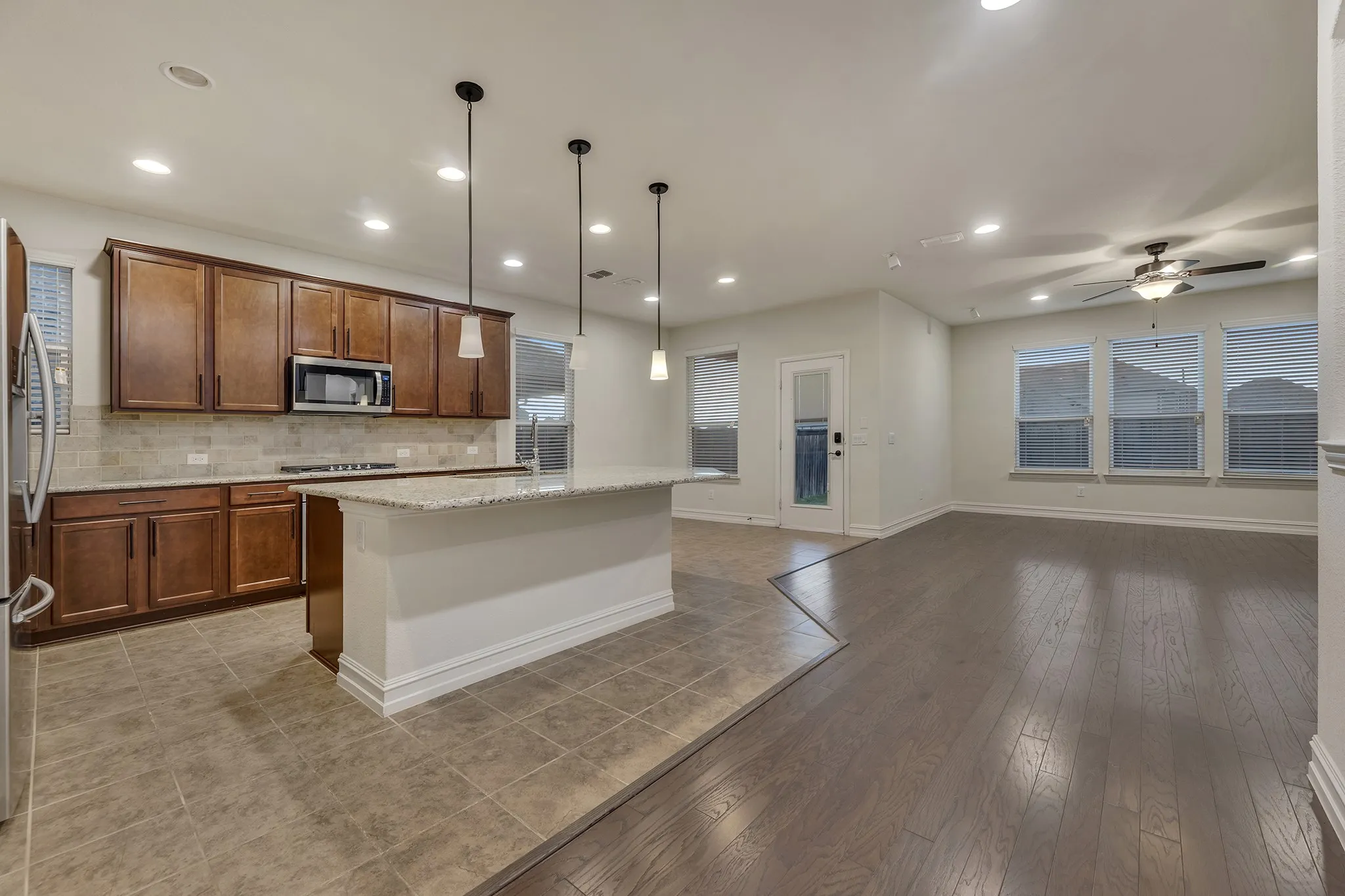 Single Family Residence For Sale in Collin County , 1621 Breezy Bay Court, Wylie, Texas 75098, 4 Bedroom, 3 Bathroom, 2 Garage spaces, 3,400 Sqft, built in 2018, mls#21281175, Real Estate Agent in Wylie, Homes For Sale in Collin county, Homes For Sale in Wylie, Realtor in Wylie Texas, Real Estate Brokerage Independent Realty Texas, Luminita Cordes Realtor