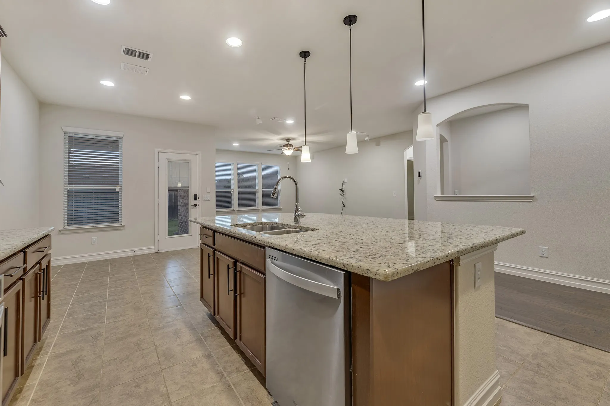 Single Family Residence For Sale in Collin County , 1621 Breezy Bay Court, Wylie, Texas 75098, 4 Bedroom, 3 Bathroom, 2 Garage spaces, 3,400 Sqft, built in 2018, mls#21281175, Real Estate Agent in Wylie, Homes For Sale in Collin county, Homes For Sale in Wylie, Realtor in Wylie Texas, Real Estate Brokerage Independent Realty Texas, Luminita Cordes Realtor