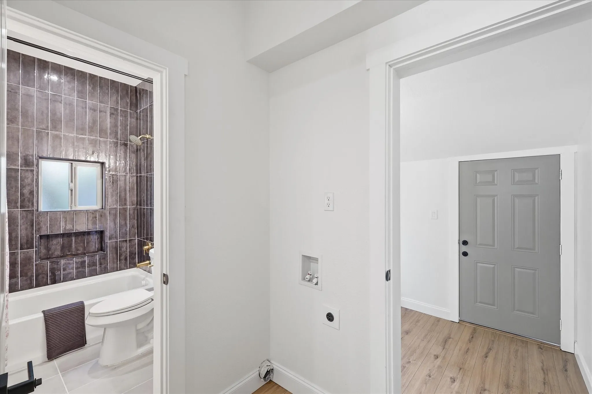 Single Family Residence For Sale in Dallas County , 1910 Ramsey Avenue, Dallas, Texas 75216, 3 Bedroom, 2 Bathroom, Garage spaces, 1,004 Sqft, built in 1925, mls#21282963, Real Estate Agent in Dallas, Homes For Sale in Dallas county, Homes For Sale in Dallas, Realtor in Dallas Texas, Real Estate Brokerage Independent Realty Texas, Luminita Cordes Realtor