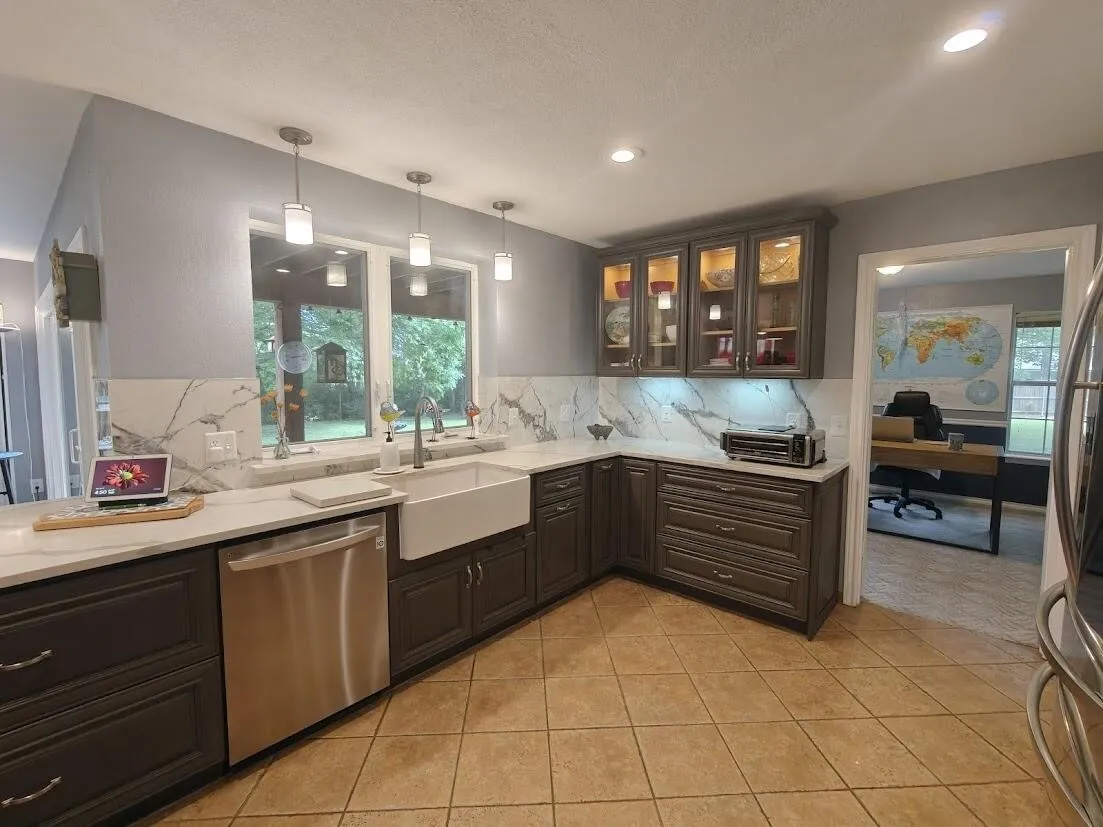 Single Family Residence For Sale in Dallas County , 5210 Cliff Haven Drive, Dallas, Texas 75236, 4 Bedroom, 3 Bathroom, 2 Garage spaces, 2,964 Sqft, built in 1992, mls#21284809, Real Estate Agent in Dallas, Homes For Sale in Dallas county, Homes For Sale in Dallas, Realtor in Dallas Texas, Real Estate Brokerage Independent Realty Texas, Luminita Cordes Realtor