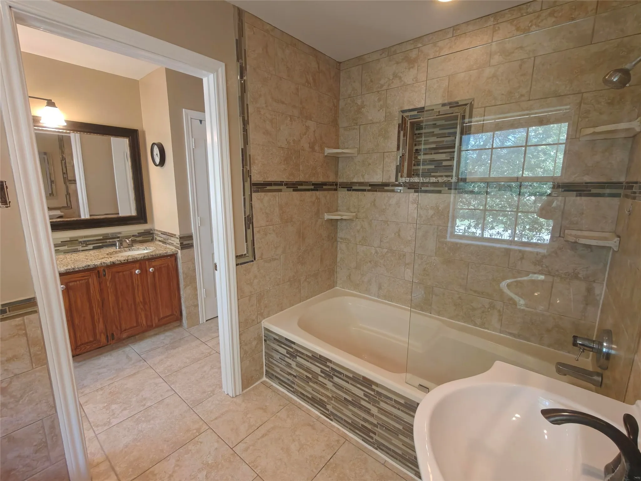 Single Family Residence For Sale in Dallas County , 5210 Cliff Haven Drive, Dallas, Texas 75236, 4 Bedroom, 3 Bathroom, 2 Garage spaces, 2,964 Sqft, built in 1992, mls#21284809, Real Estate Agent in Dallas, Homes For Sale in Dallas county, Homes For Sale in Dallas, Realtor in Dallas Texas, Real Estate Brokerage Independent Realty Texas, Luminita Cordes Realtor