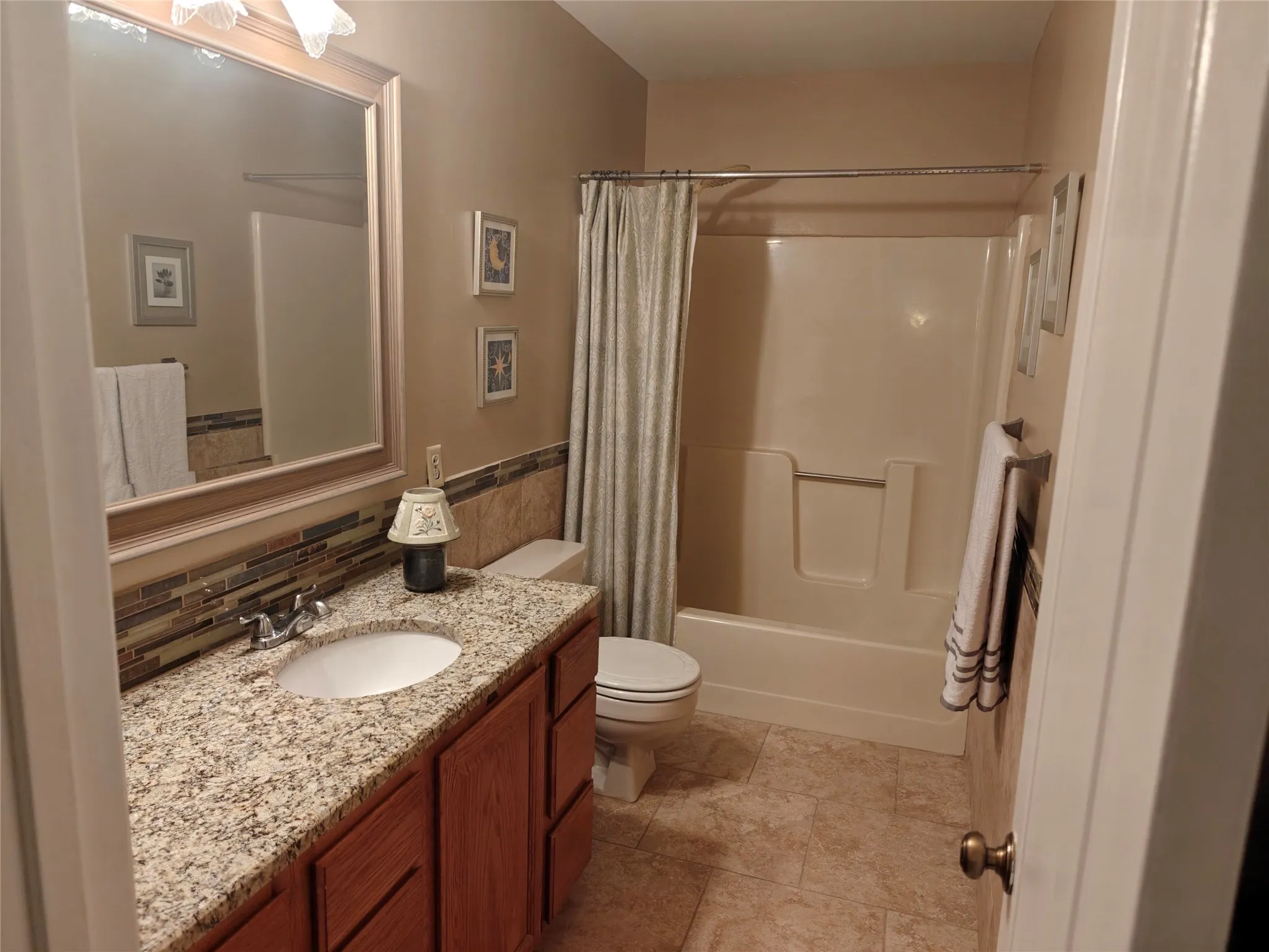 Single Family Residence For Sale in Dallas County , 5210 Cliff Haven Drive, Dallas, Texas 75236, 4 Bedroom, 3 Bathroom, 2 Garage spaces, 2,964 Sqft, built in 1992, mls#21284809, Real Estate Agent in Dallas, Homes For Sale in Dallas county, Homes For Sale in Dallas, Realtor in Dallas Texas, Real Estate Brokerage Independent Realty Texas, Luminita Cordes Realtor