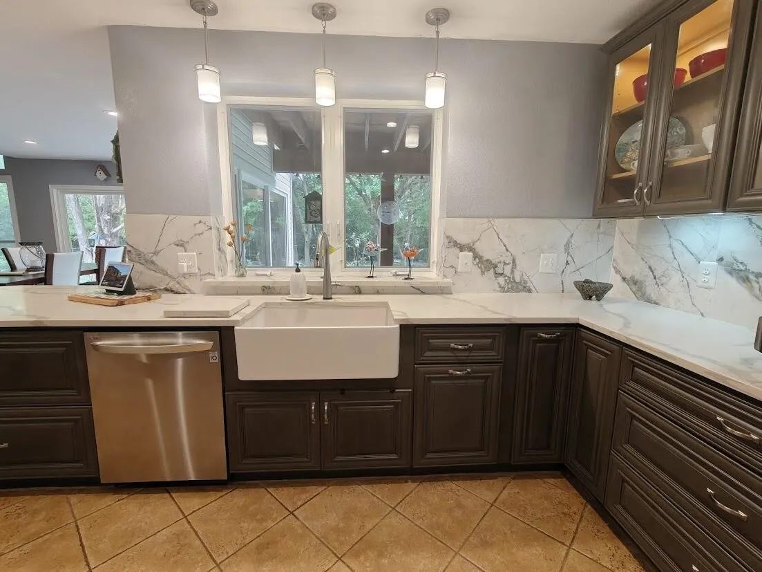 Single Family Residence For Sale in Dallas County , 5210 Cliff Haven Drive, Dallas, Texas 75236, 4 Bedroom, 3 Bathroom, 2 Garage spaces, 2,964 Sqft, built in 1992, mls#21284809, Real Estate Agent in Dallas, Homes For Sale in Dallas county, Homes For Sale in Dallas, Realtor in Dallas Texas, Real Estate Brokerage Independent Realty Texas, Luminita Cordes Realtor