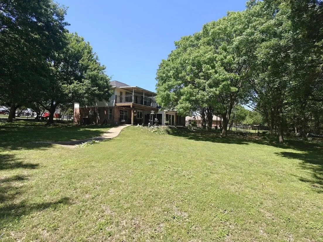 Single Family Residence For Sale in Dallas County , 5210 Cliff Haven Drive, Dallas, Texas 75236, 4 Bedroom, 3 Bathroom, 2 Garage spaces, 2,964 Sqft, built in 1992, mls#21284809, Real Estate Agent in Dallas, Homes For Sale in Dallas county, Homes For Sale in Dallas, Realtor in Dallas Texas, Real Estate Brokerage Independent Realty Texas, Luminita Cordes Realtor