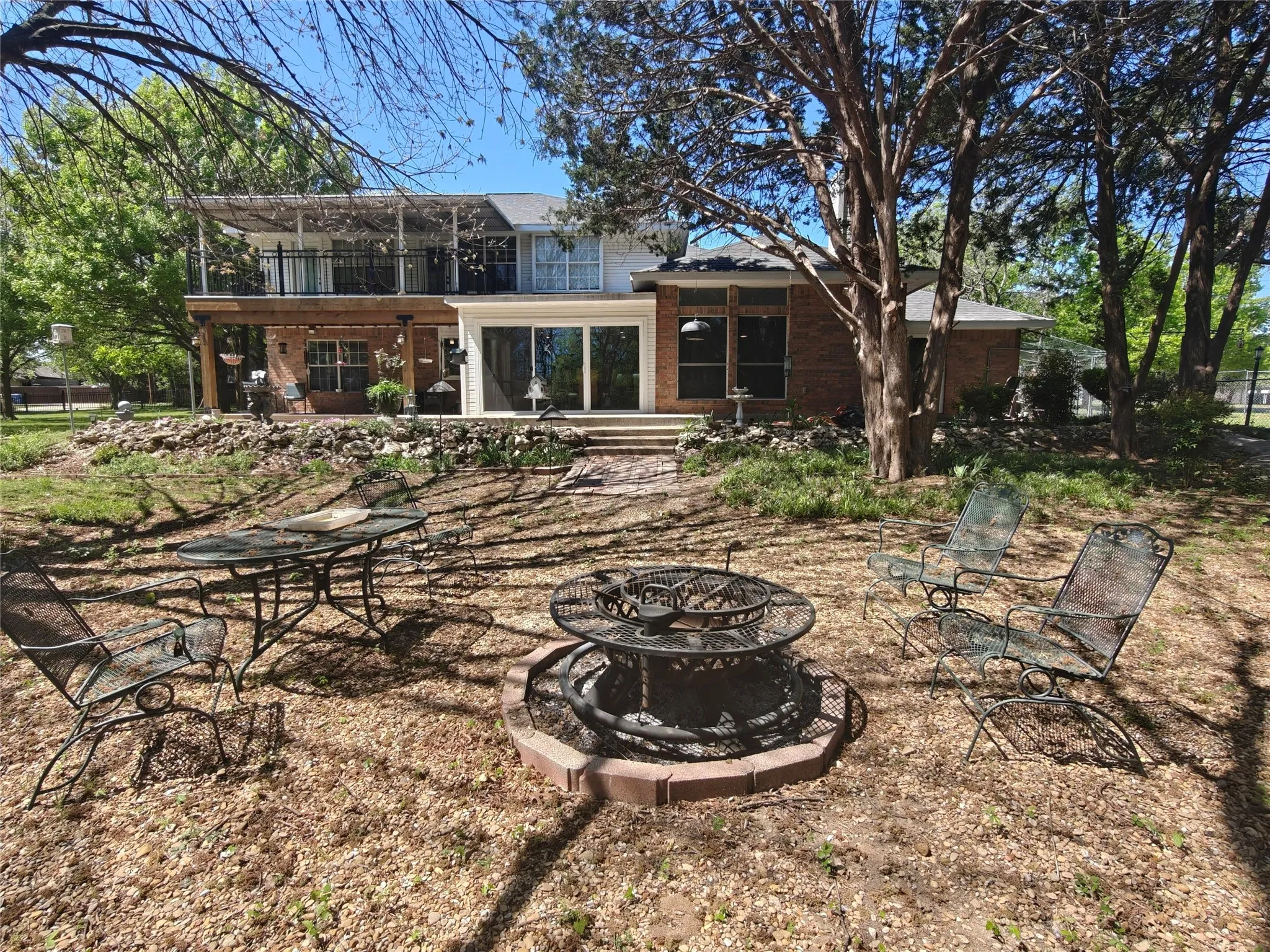 Single Family Residence For Sale in Dallas County , 5210 Cliff Haven Drive, Dallas, Texas 75236, 4 Bedroom, 3 Bathroom, 2 Garage spaces, 2,964 Sqft, built in 1992, mls#21284809, Real Estate Agent in Dallas, Homes For Sale in Dallas county, Homes For Sale in Dallas, Realtor in Dallas Texas, Real Estate Brokerage Independent Realty Texas, Luminita Cordes Realtor