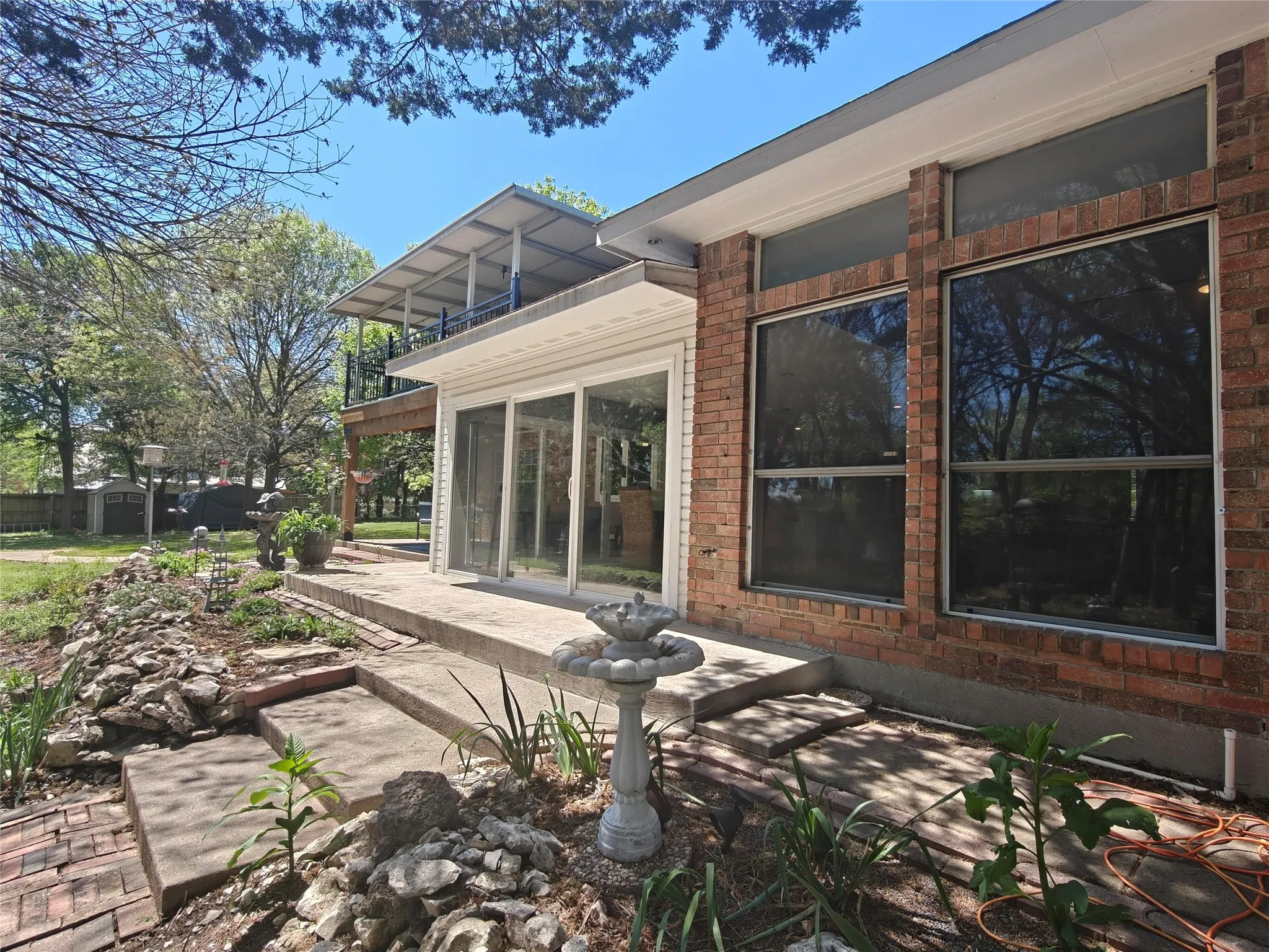 Single Family Residence For Sale in Dallas County , 5210 Cliff Haven Drive, Dallas, Texas 75236, 4 Bedroom, 3 Bathroom, 2 Garage spaces, 2,964 Sqft, built in 1992, mls#21284809, Real Estate Agent in Dallas, Homes For Sale in Dallas county, Homes For Sale in Dallas, Realtor in Dallas Texas, Real Estate Brokerage Independent Realty Texas, Luminita Cordes Realtor