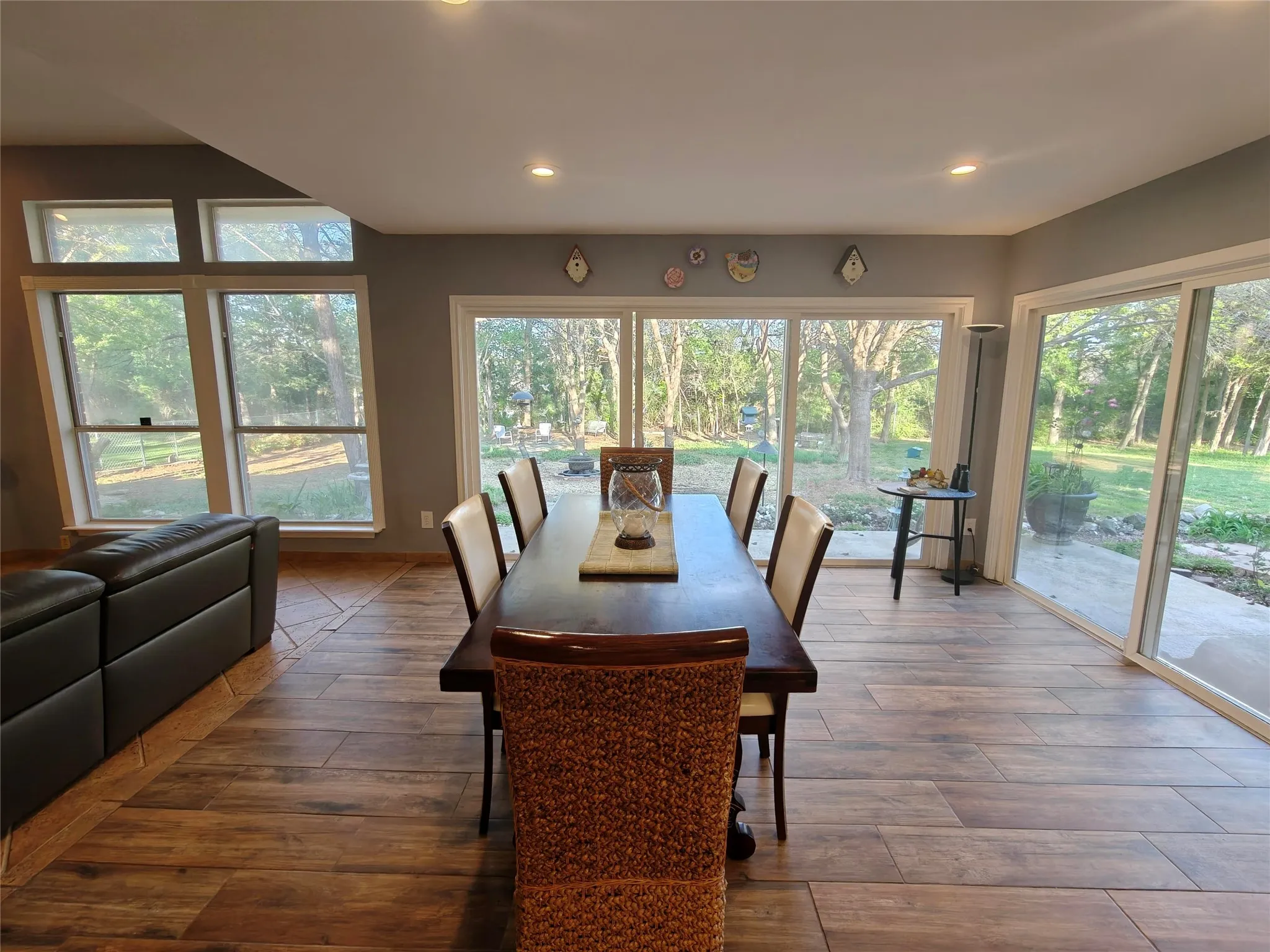 Single Family Residence For Sale in Dallas County , 5210 Cliff Haven Drive, Dallas, Texas 75236, 4 Bedroom, 3 Bathroom, 2 Garage spaces, 2,964 Sqft, built in 1992, mls#21284809, Real Estate Agent in Dallas, Homes For Sale in Dallas county, Homes For Sale in Dallas, Realtor in Dallas Texas, Real Estate Brokerage Independent Realty Texas, Luminita Cordes Realtor