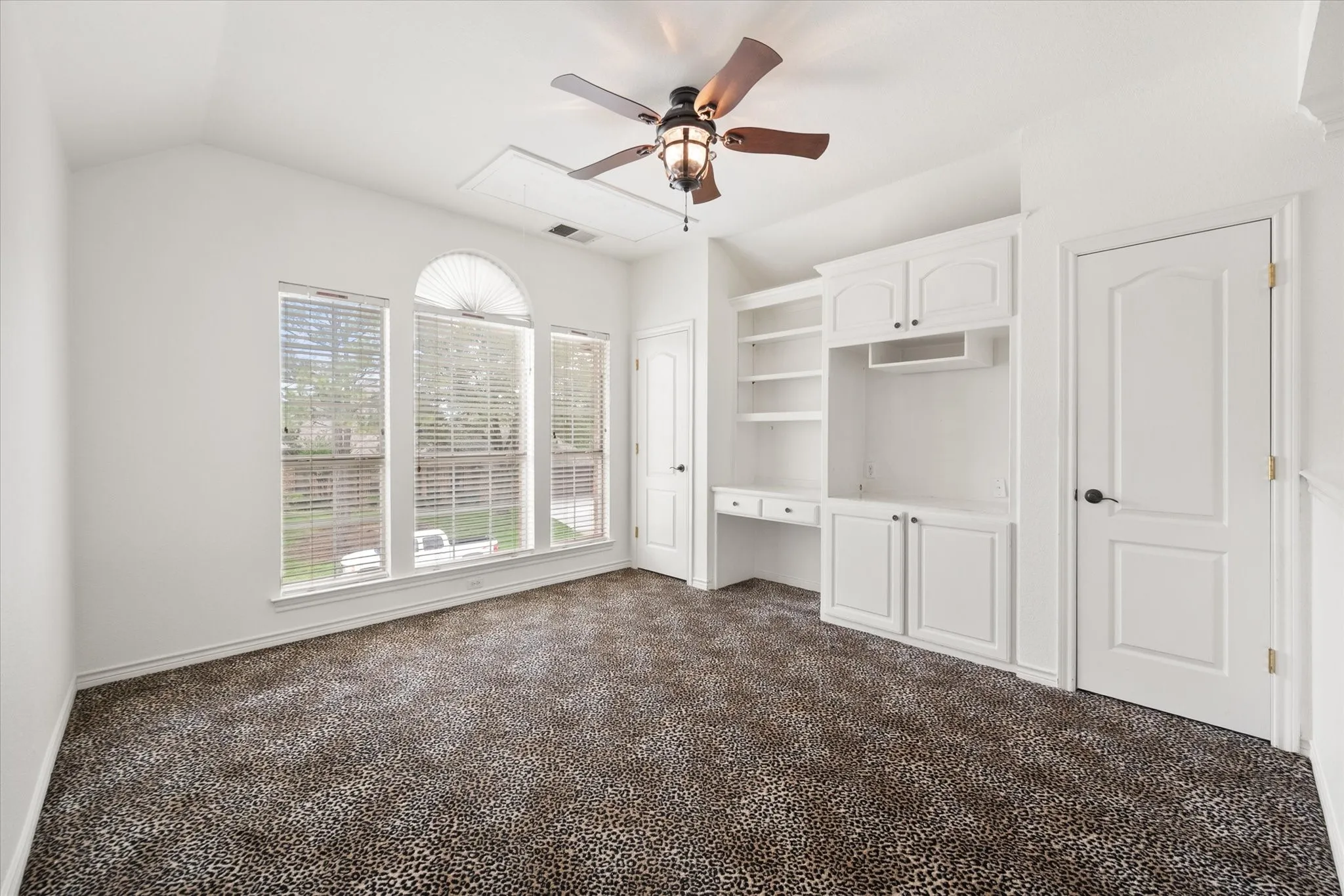 Single Family Residence For Sale in Tarrant County , 1406 Merion Drive, Mansfield, Texas 76063, 4 Bedroom, 3 Bathroom, 2 Garage spaces, 2,688 Sqft, built in 1997, mls#21284854, Real Estate Agent in Mansfield, Homes For Sale in Tarrant county, Homes For Sale in Mansfield, Realtor in Mansfield Texas, Real Estate Brokerage Independent Realty Texas, Luminita Cordes Realtor