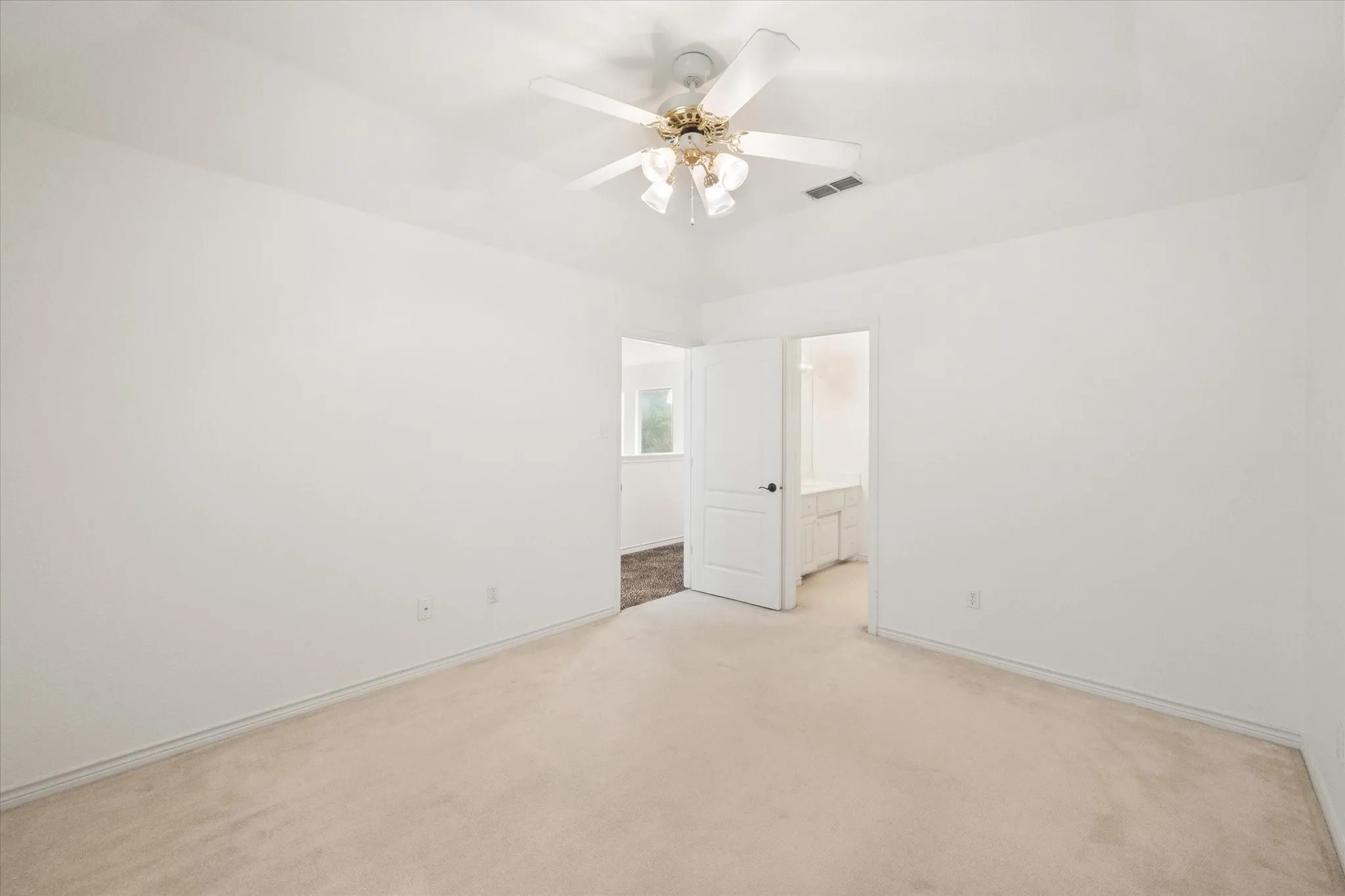 Single Family Residence For Sale in Tarrant County , 1406 Merion Drive, Mansfield, Texas 76063, 4 Bedroom, 3 Bathroom, 2 Garage spaces, 2,688 Sqft, built in 1997, mls#21284854, Real Estate Agent in Mansfield, Homes For Sale in Tarrant county, Homes For Sale in Mansfield, Realtor in Mansfield Texas, Real Estate Brokerage Independent Realty Texas, Luminita Cordes Realtor