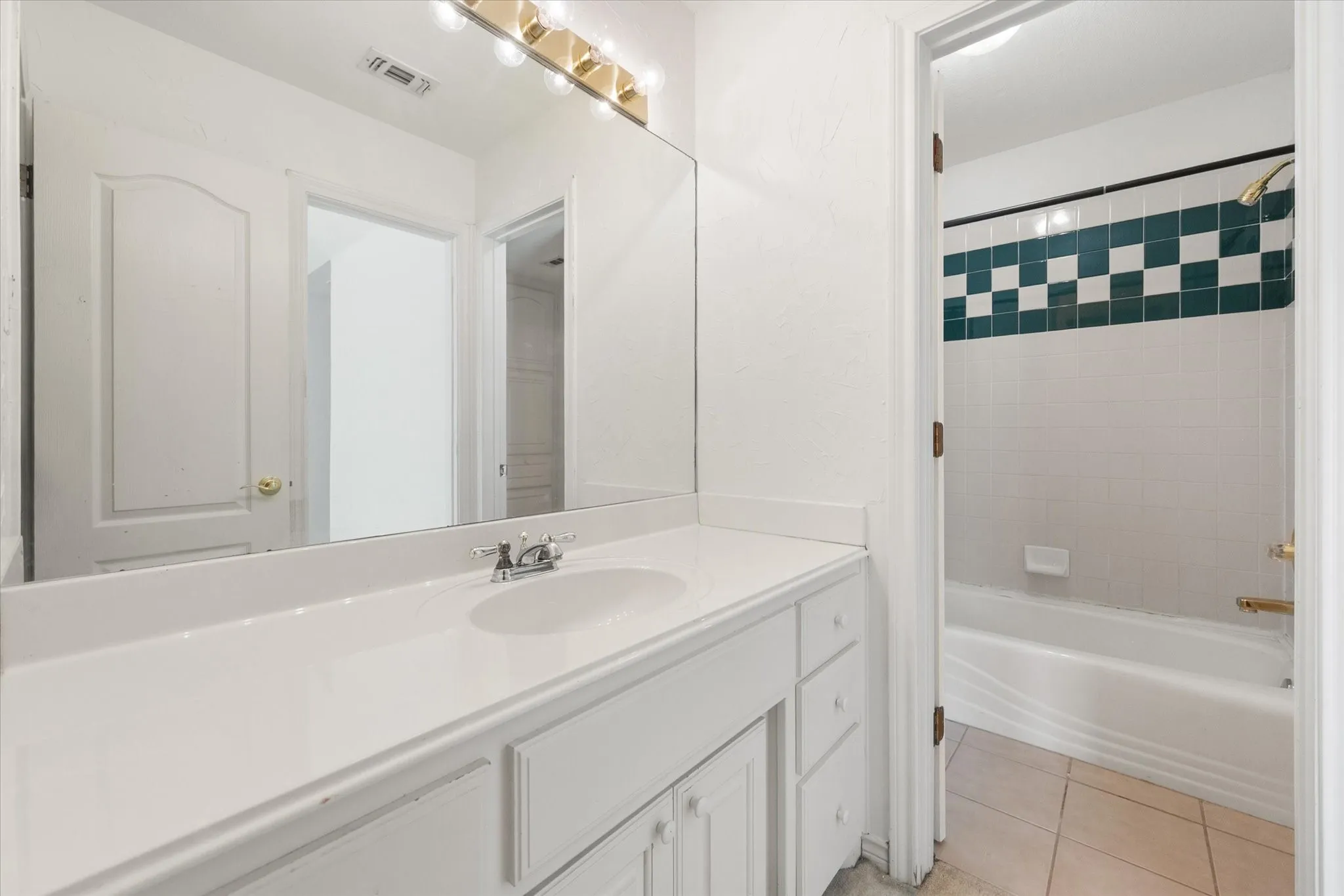 Single Family Residence For Sale in Tarrant County , 1406 Merion Drive, Mansfield, Texas 76063, 4 Bedroom, 3 Bathroom, 2 Garage spaces, 2,688 Sqft, built in 1997, mls#21284854, Real Estate Agent in Mansfield, Homes For Sale in Tarrant county, Homes For Sale in Mansfield, Realtor in Mansfield Texas, Real Estate Brokerage Independent Realty Texas, Luminita Cordes Realtor