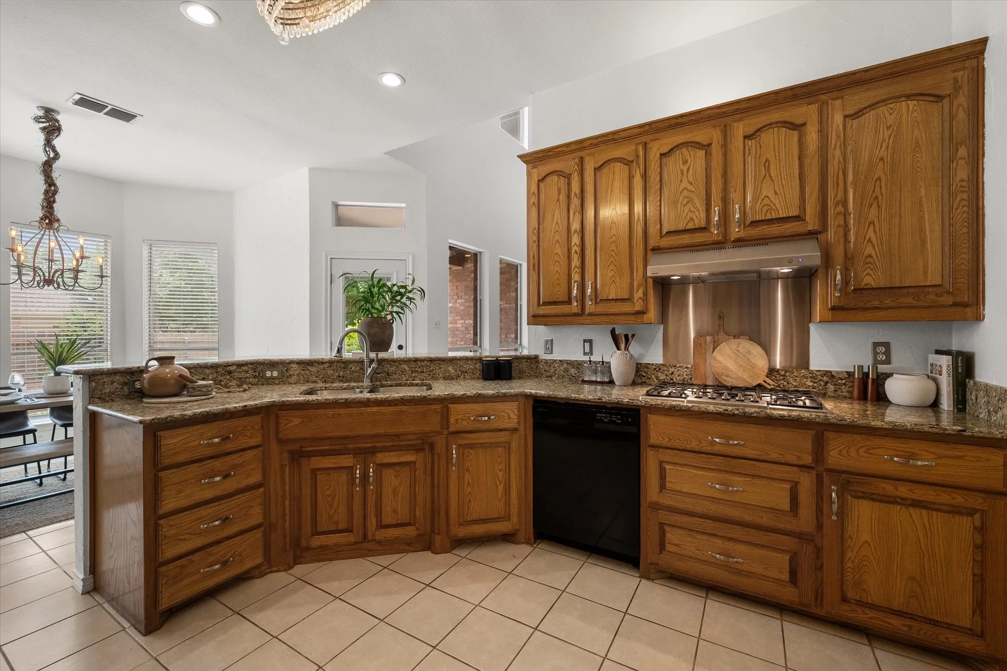 Single Family Residence For Sale in Tarrant County , 1406 Merion Drive, Mansfield, Texas 76063, 4 Bedroom, 3 Bathroom, 2 Garage spaces, 2,688 Sqft, built in 1997, mls#21284854, Real Estate Agent in Mansfield, Homes For Sale in Tarrant county, Homes For Sale in Mansfield, Realtor in Mansfield Texas, Real Estate Brokerage Independent Realty Texas, Luminita Cordes Realtor