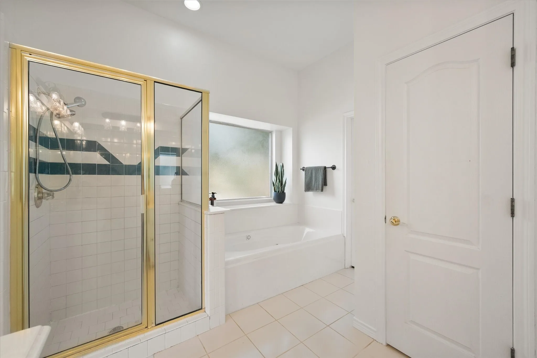 Single Family Residence For Sale in Tarrant County , 1406 Merion Drive, Mansfield, Texas 76063, 4 Bedroom, 3 Bathroom, 2 Garage spaces, 2,688 Sqft, built in 1997, mls#21284854, Real Estate Agent in Mansfield, Homes For Sale in Tarrant county, Homes For Sale in Mansfield, Realtor in Mansfield Texas, Real Estate Brokerage Independent Realty Texas, Luminita Cordes Realtor