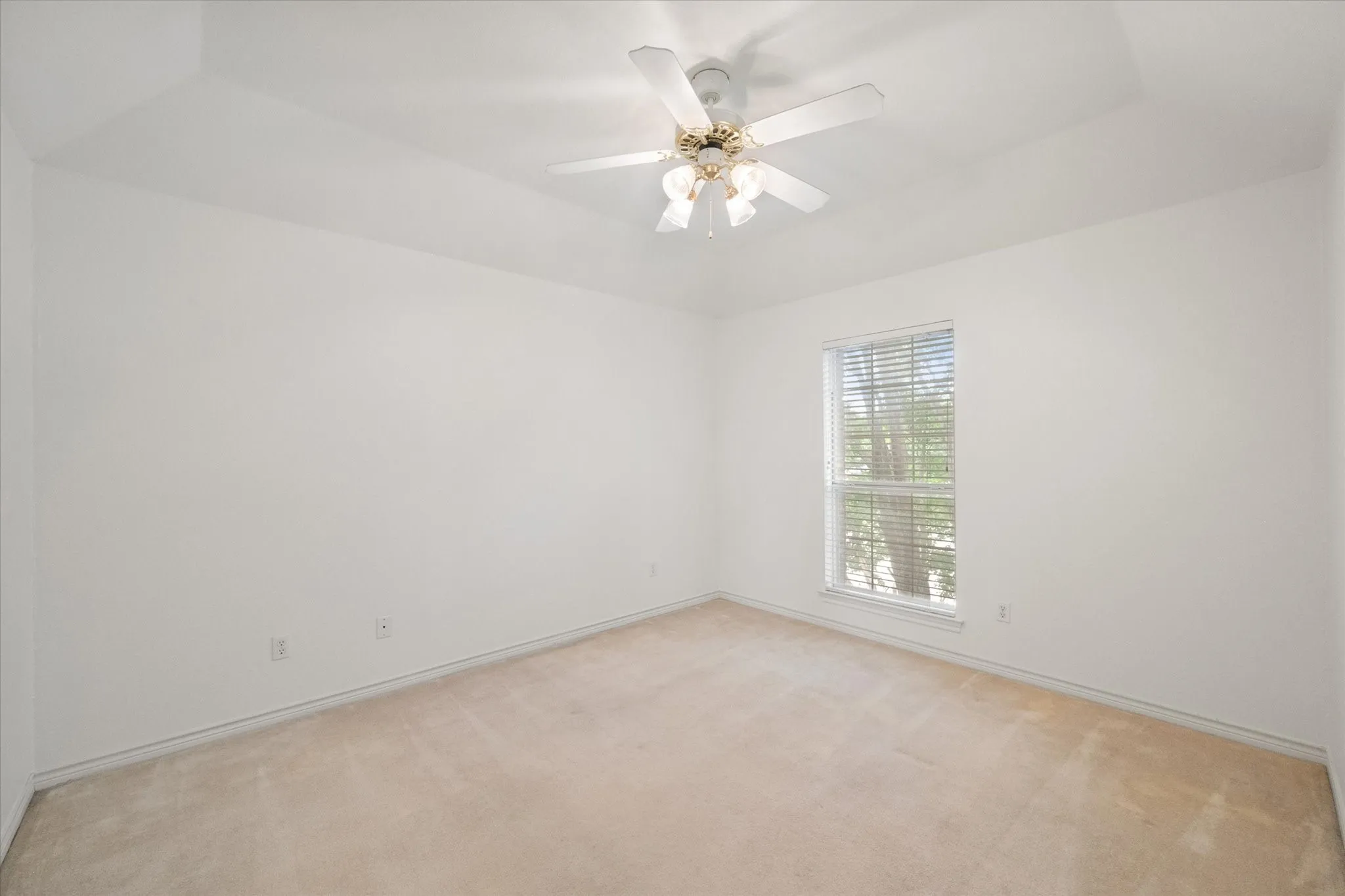 Single Family Residence For Sale in Tarrant County , 1406 Merion Drive, Mansfield, Texas 76063, 4 Bedroom, 3 Bathroom, 2 Garage spaces, 2,688 Sqft, built in 1997, mls#21284854, Real Estate Agent in Mansfield, Homes For Sale in Tarrant county, Homes For Sale in Mansfield, Realtor in Mansfield Texas, Real Estate Brokerage Independent Realty Texas, Luminita Cordes Realtor