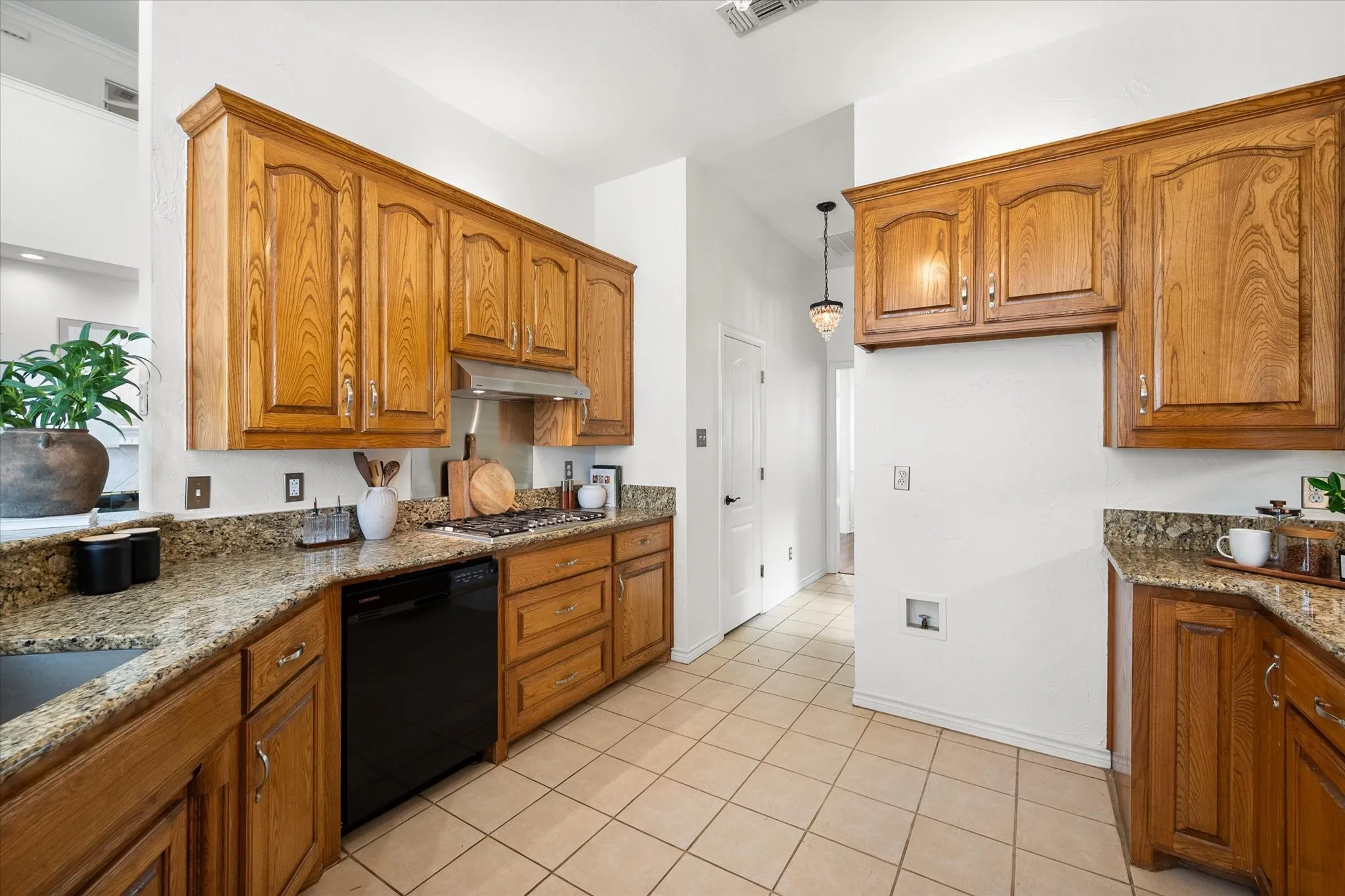 Single Family Residence For Sale in Tarrant County , 1406 Merion Drive, Mansfield, Texas 76063, 4 Bedroom, 3 Bathroom, 2 Garage spaces, 2,688 Sqft, built in 1997, mls#21284854, Real Estate Agent in Mansfield, Homes For Sale in Tarrant county, Homes For Sale in Mansfield, Realtor in Mansfield Texas, Real Estate Brokerage Independent Realty Texas, Luminita Cordes Realtor