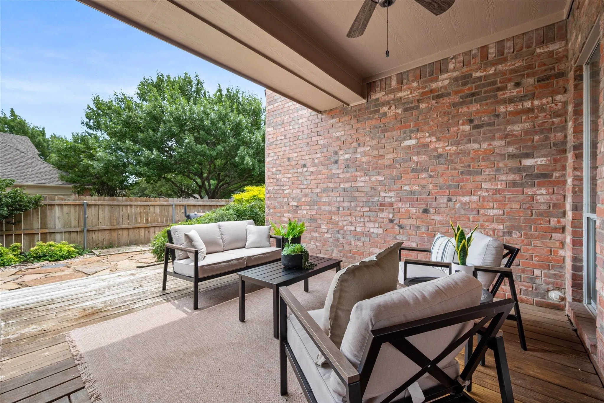 Single Family Residence For Sale in Tarrant County , 1406 Merion Drive, Mansfield, Texas 76063, 4 Bedroom, 3 Bathroom, 2 Garage spaces, 2,688 Sqft, built in 1997, mls#21284854, Real Estate Agent in Mansfield, Homes For Sale in Tarrant county, Homes For Sale in Mansfield, Realtor in Mansfield Texas, Real Estate Brokerage Independent Realty Texas, Luminita Cordes Realtor