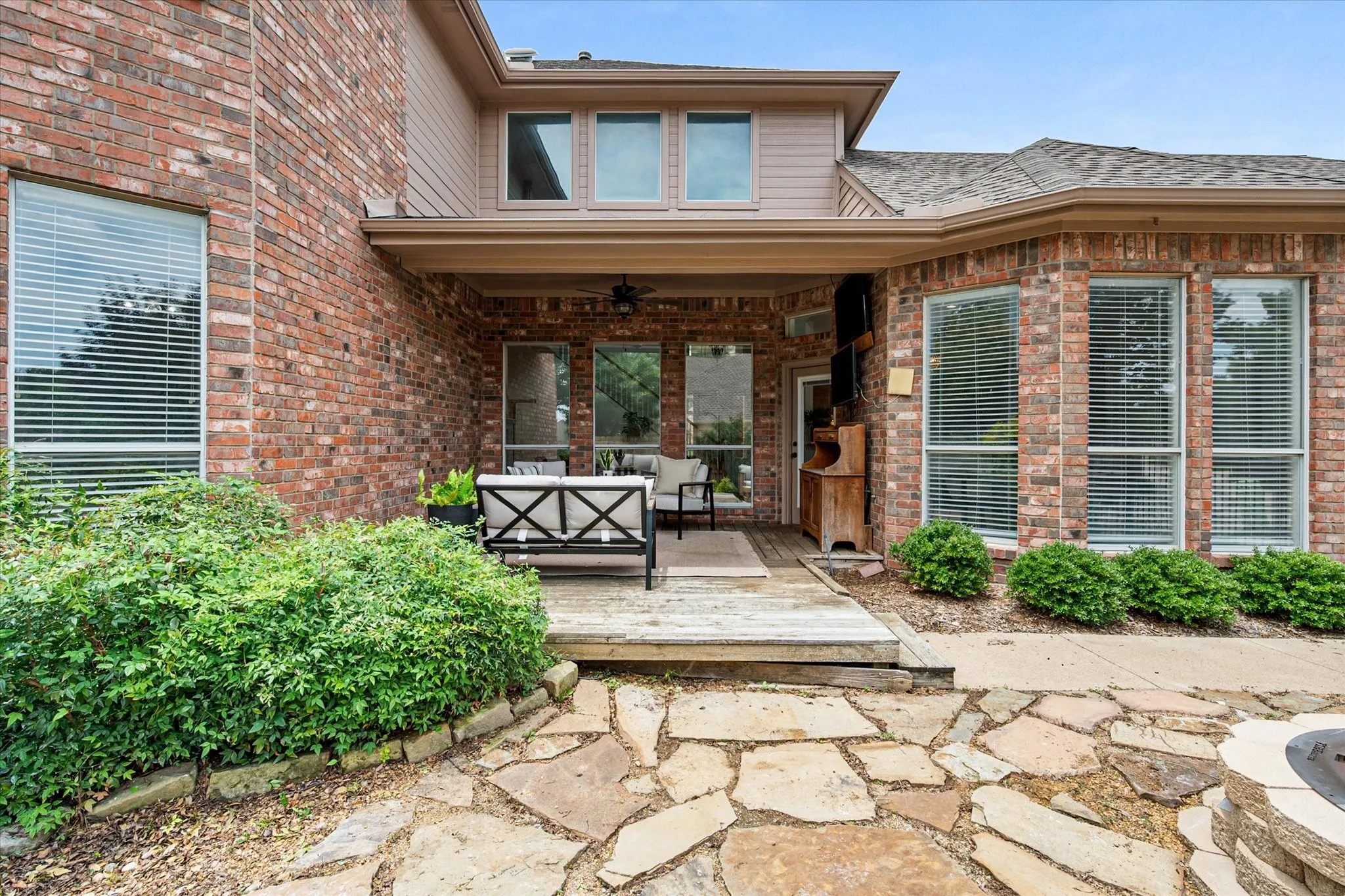 Single Family Residence For Sale in Tarrant County , 1406 Merion Drive, Mansfield, Texas 76063, 4 Bedroom, 3 Bathroom, 2 Garage spaces, 2,688 Sqft, built in 1997, mls#21284854, Real Estate Agent in Mansfield, Homes For Sale in Tarrant county, Homes For Sale in Mansfield, Realtor in Mansfield Texas, Real Estate Brokerage Independent Realty Texas, Luminita Cordes Realtor