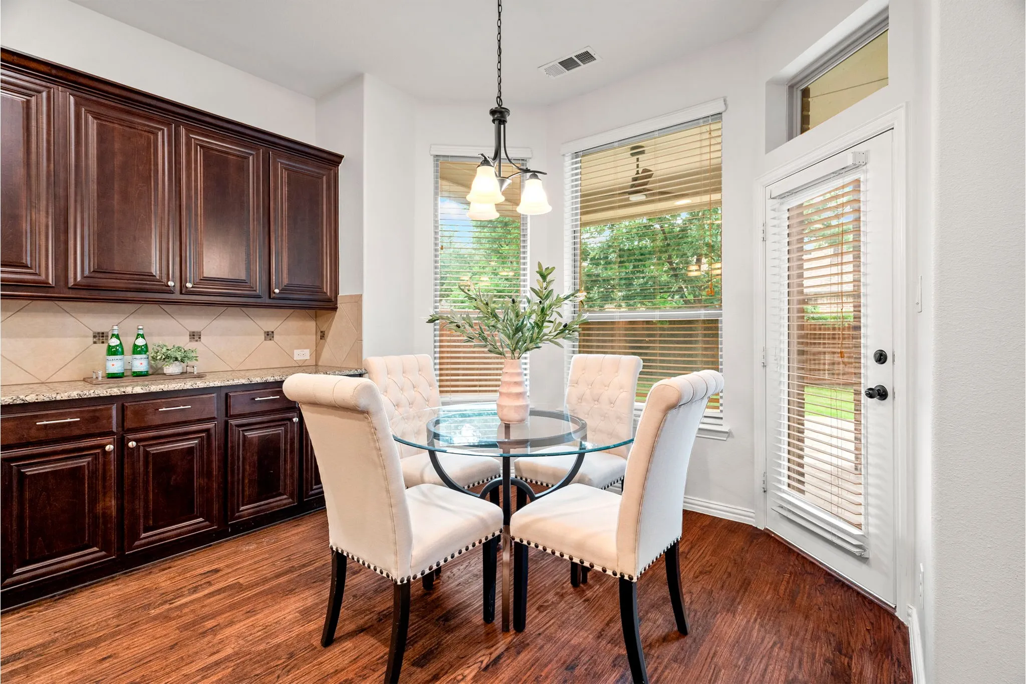 This charming breakfast nook overlooks the backyard, offering a light-filled and relaxed space ideal for enjoying meals with a view.