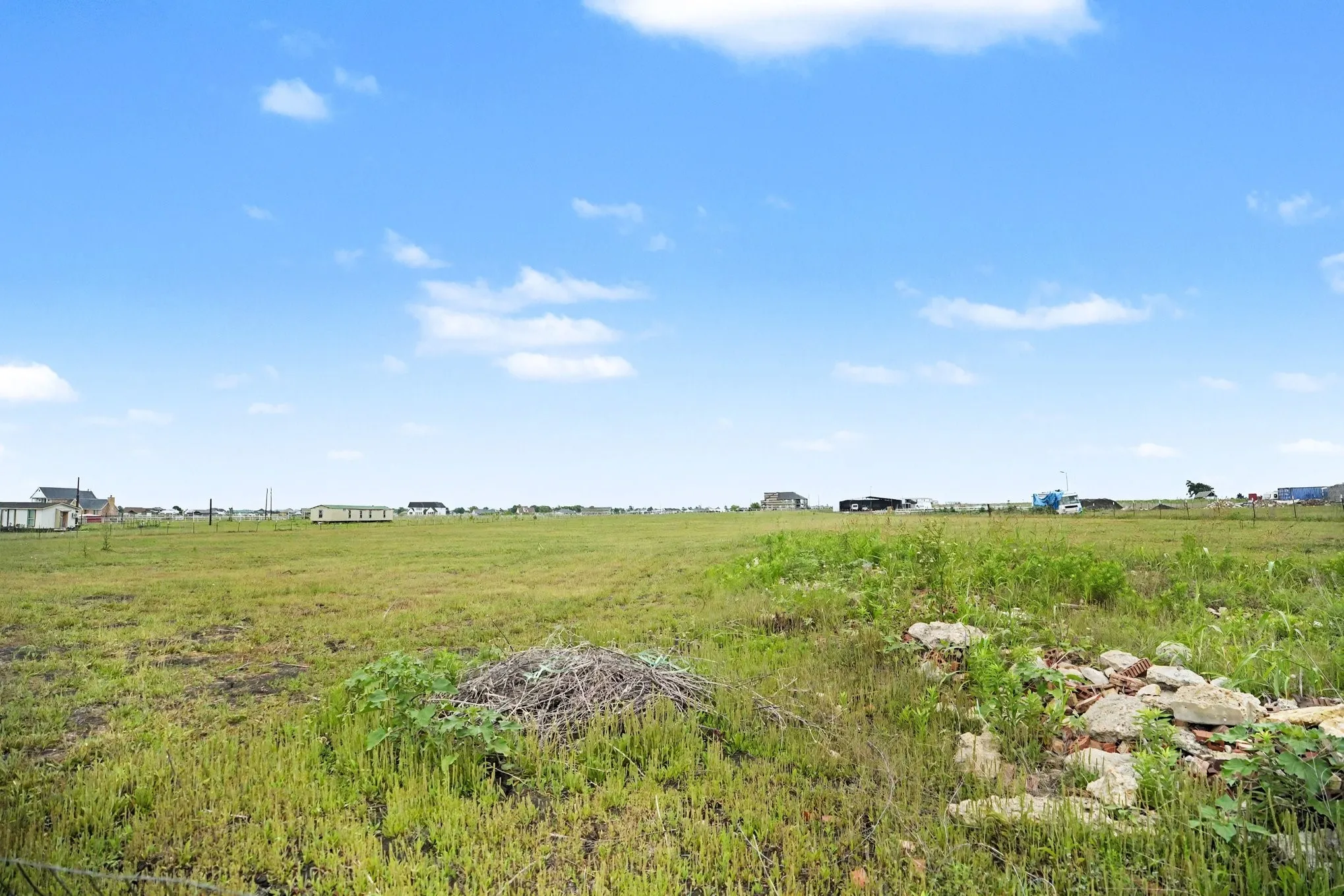 Single Family Residence For Sale in Kaufman County , 4780 County Road 4101, Kaufman, Texas 75142, 3 Bedroom, 4 Bathroom, Garage spaces, 1,436 Sqft, built in 2024, mls#21255882, Real Estate Agent in Kaufman, Homes For Sale in Kaufman county, Homes For Sale in Kaufman, Realtor in Kaufman Texas, Real Estate Brokerage Independent Realty Texas, Luminita Cordes Realtor