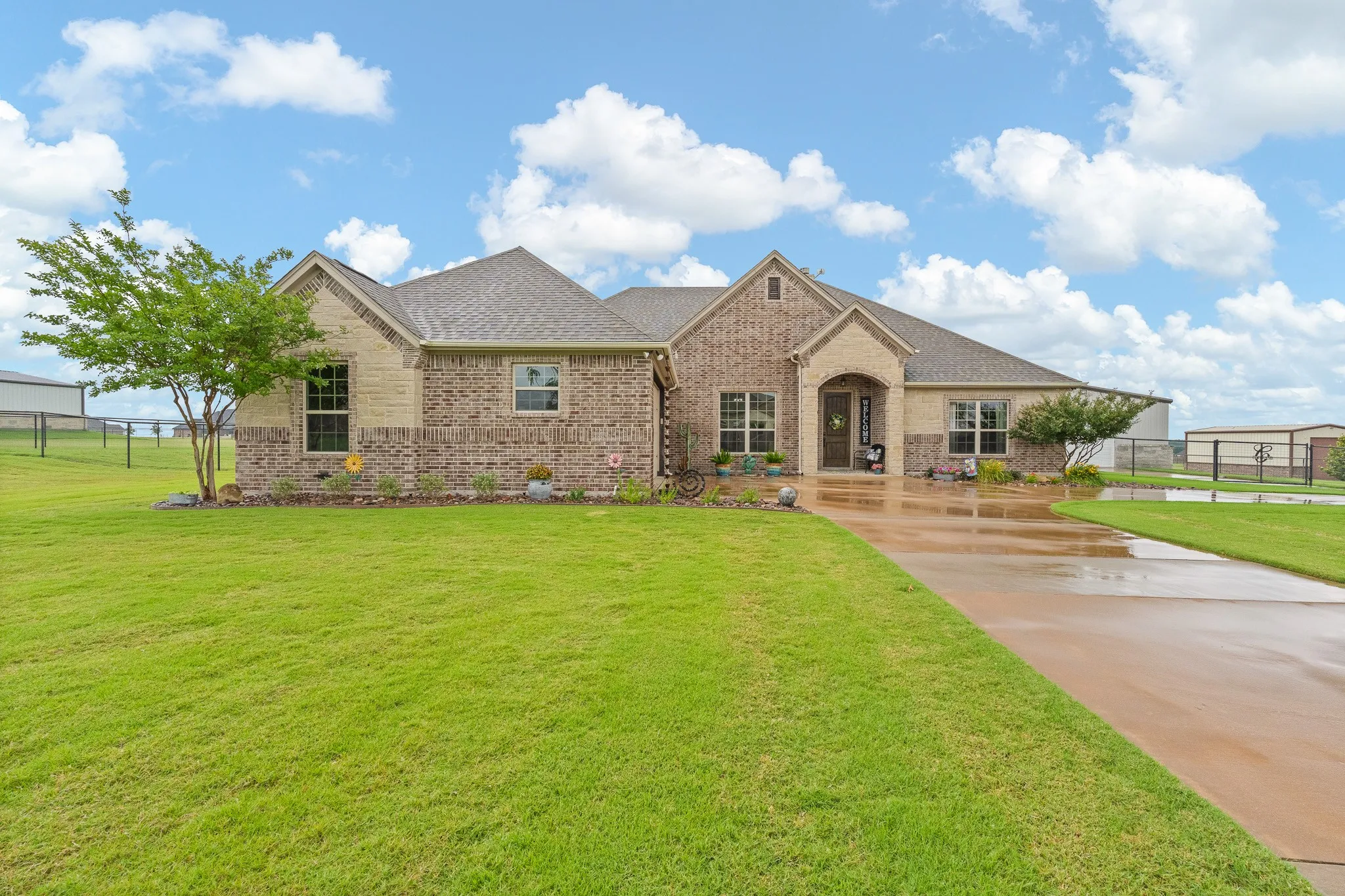 Single Family Residence For Sale in Johnson County , 9709 Puma Trail, Godley, Texas 76044, 4 Bedroom, 3 Bathroom, 2 Garage spaces, 2,755 Sqft, built in 2019, mls#21284195, Real Estate Agent in Godley, Homes For Sale in Johnson county, Homes For Sale in Godley, Realtor in Godley Texas, Real Estate Brokerage Independent Realty Texas, Luminita Cordes Realtor