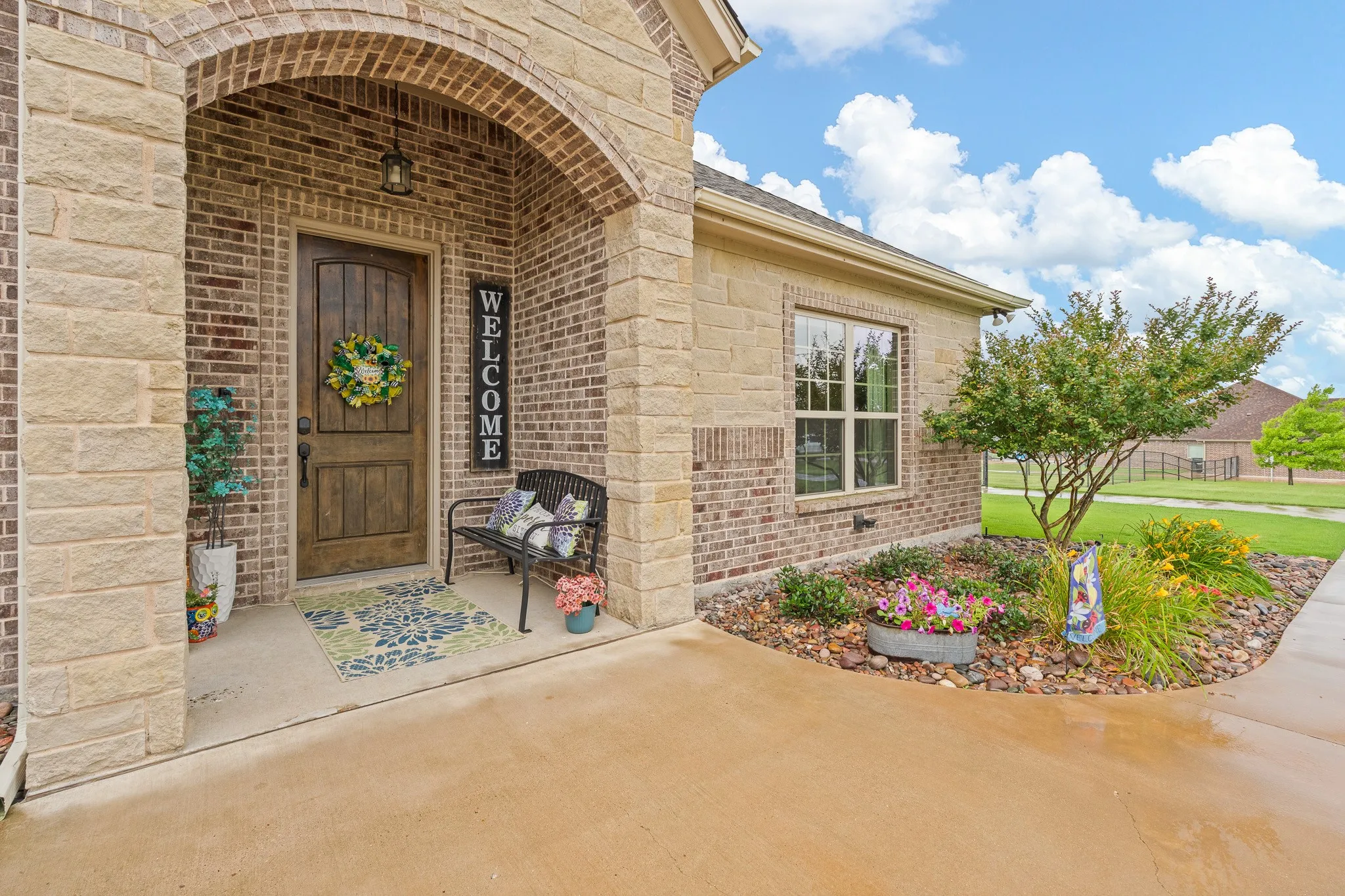 Single Family Residence For Sale in Johnson County , 9709 Puma Trail, Godley, Texas 76044, 4 Bedroom, 3 Bathroom, 2 Garage spaces, 2,755 Sqft, built in 2019, mls#21284195, Real Estate Agent in Godley, Homes For Sale in Johnson county, Homes For Sale in Godley, Realtor in Godley Texas, Real Estate Brokerage Independent Realty Texas, Luminita Cordes Realtor
