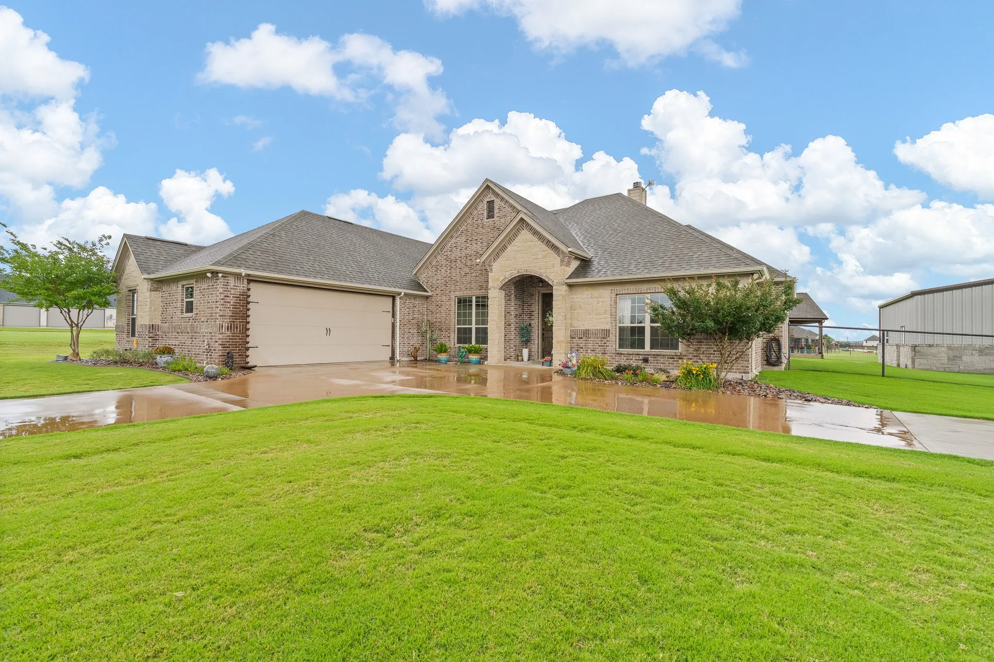 Single Family Residence For Sale in Johnson County , 9709 Puma Trail, Godley, Texas 76044, 4 Bedroom, 3 Bathroom, 2 Garage spaces, 2,755 Sqft, built in 2019, mls#21284195, Real Estate Agent in Godley, Homes For Sale in Johnson county, Homes For Sale in Godley, Realtor in Godley Texas, Real Estate Brokerage Independent Realty Texas, Luminita Cordes Realtor