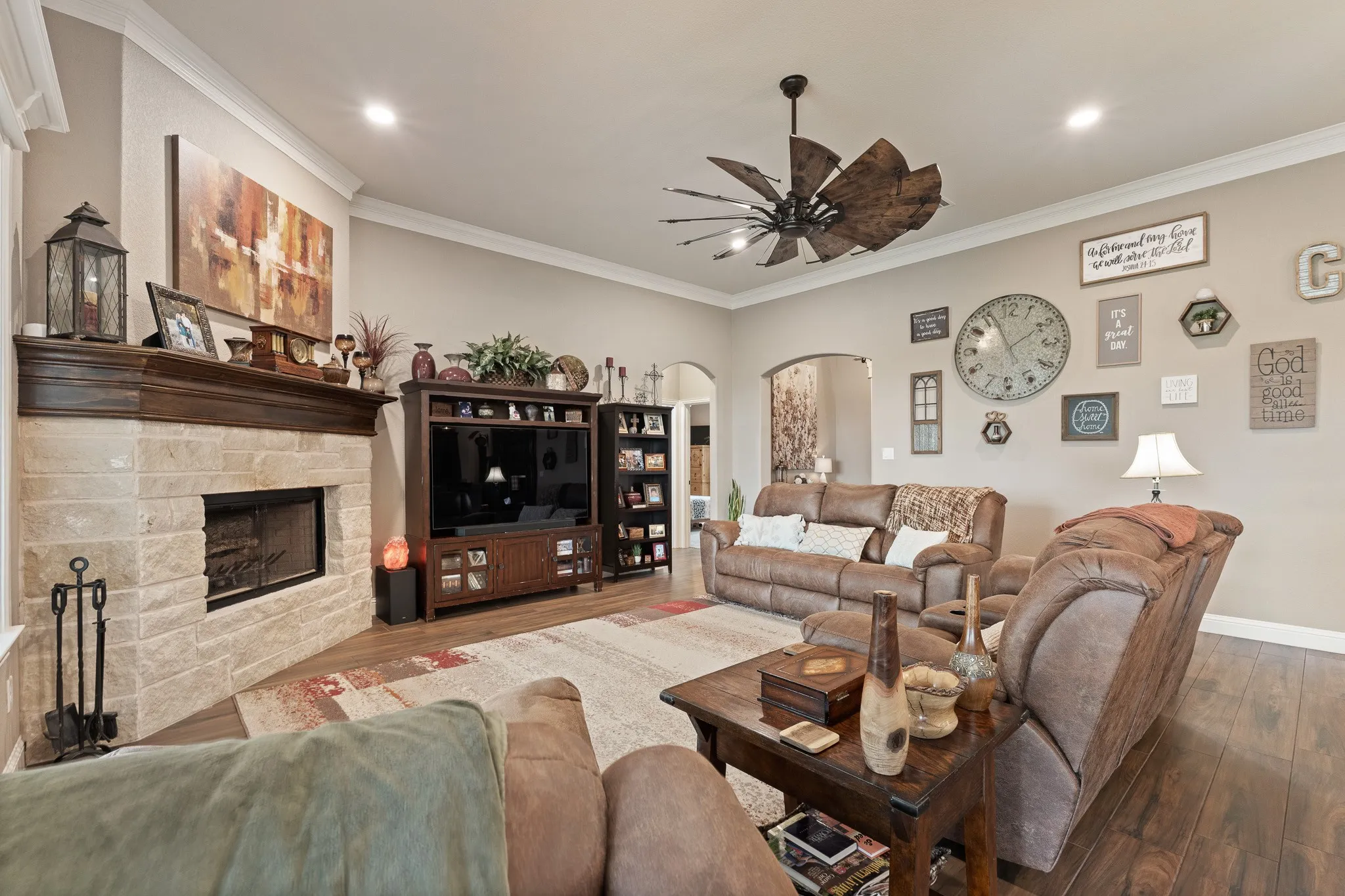 Single Family Residence For Sale in Johnson County , 9709 Puma Trail, Godley, Texas 76044, 4 Bedroom, 3 Bathroom, 2 Garage spaces, 2,755 Sqft, built in 2019, mls#21284195, Real Estate Agent in Godley, Homes For Sale in Johnson county, Homes For Sale in Godley, Realtor in Godley Texas, Real Estate Brokerage Independent Realty Texas, Luminita Cordes Realtor