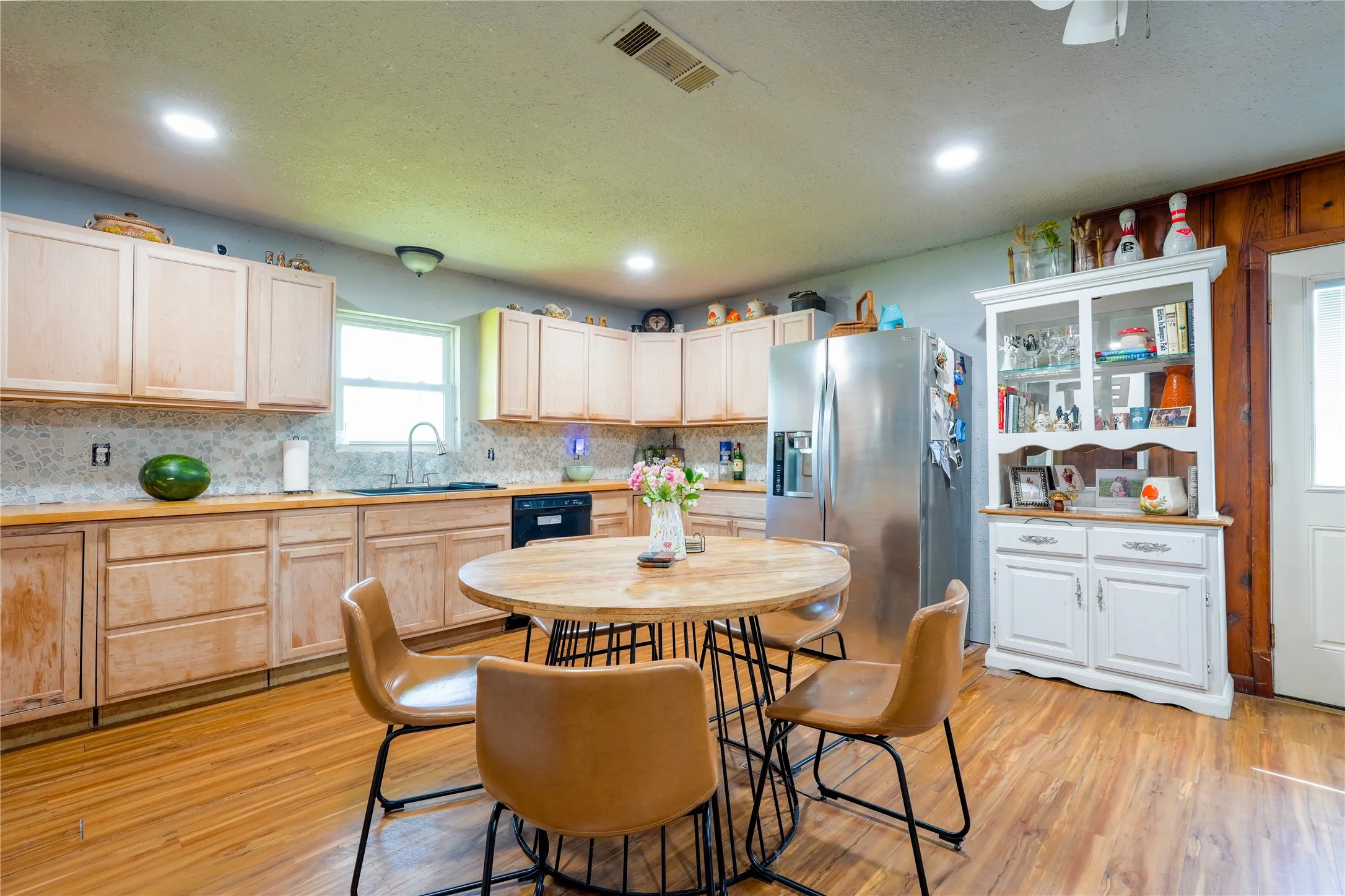 Single Family Residence For Sale in Falls County , 5073 State Highway 7, Marlin, Texas 76661, 3 Bedroom, 2 Bathroom, Garage spaces, 1,359 Sqft, built in 1960, mls#21284819, Real Estate Agent in Marlin, Homes For Sale in Falls county, Homes For Sale in Marlin, Realtor in Marlin Texas, Real Estate Brokerage Independent Realty Texas, Luminita Cordes Realtor