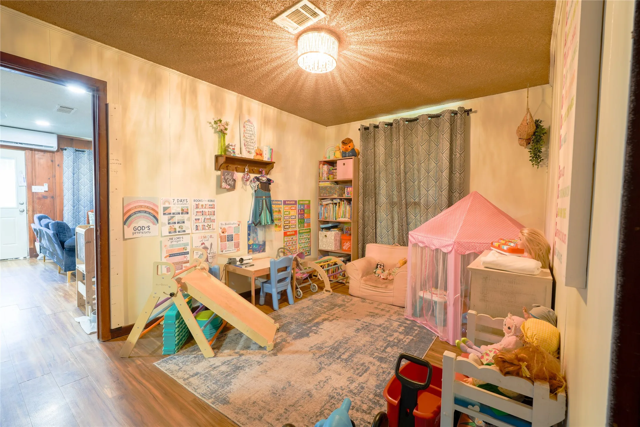 Single Family Residence For Sale in Falls County , 5073 State Highway 7, Marlin, Texas 76661, 3 Bedroom, 2 Bathroom, Garage spaces, 1,359 Sqft, built in 1960, mls#21284819, Real Estate Agent in Marlin, Homes For Sale in Falls county, Homes For Sale in Marlin, Realtor in Marlin Texas, Real Estate Brokerage Independent Realty Texas, Luminita Cordes Realtor
