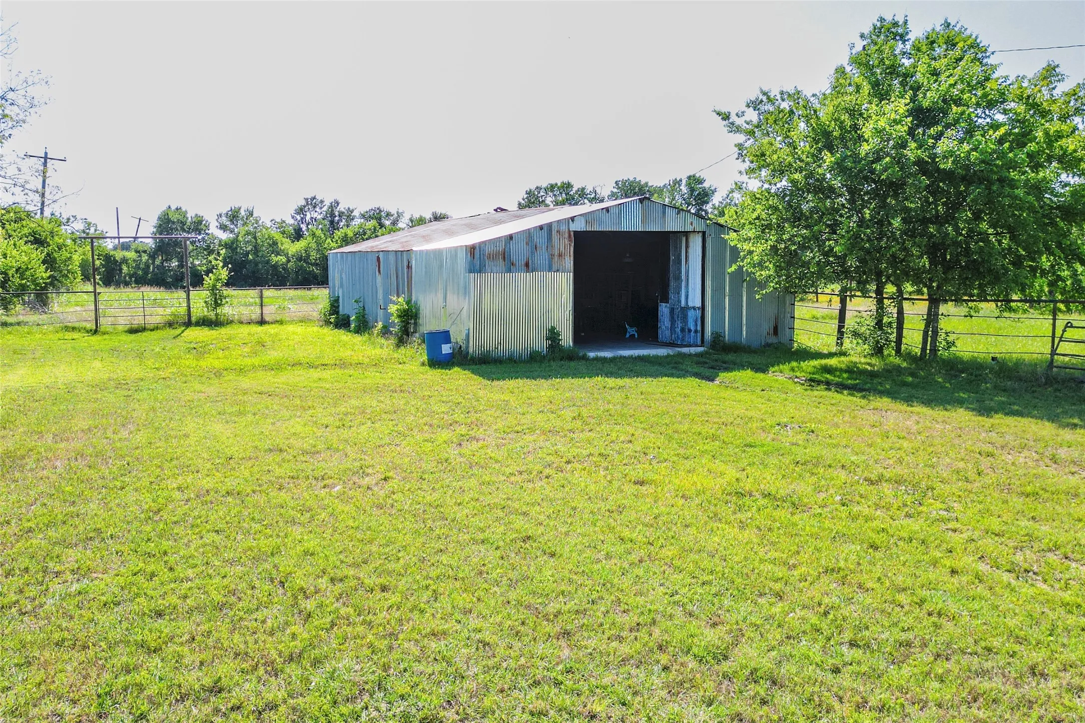 Single Family Residence For Sale in Falls County , 5073 State Highway 7, Marlin, Texas 76661, 3 Bedroom, 2 Bathroom, Garage spaces, 1,359 Sqft, built in 1960, mls#21284819, Real Estate Agent in Marlin, Homes For Sale in Falls county, Homes For Sale in Marlin, Realtor in Marlin Texas, Real Estate Brokerage Independent Realty Texas, Luminita Cordes Realtor