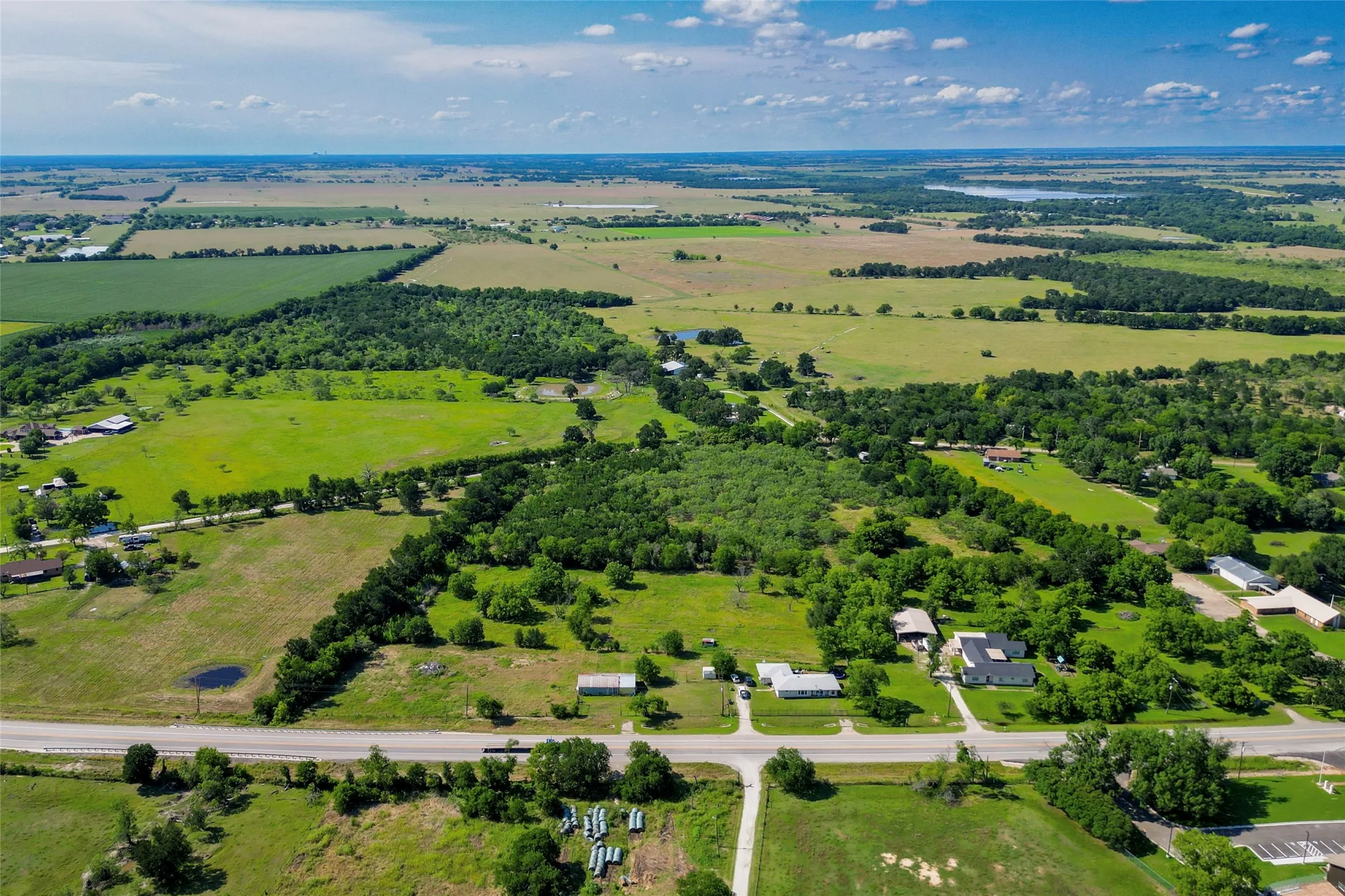 Single Family Residence For Sale in Falls County , 5073 State Highway 7, Marlin, Texas 76661, 3 Bedroom, 2 Bathroom, Garage spaces, 1,359 Sqft, built in 1960, mls#21284819, Real Estate Agent in Marlin, Homes For Sale in Falls county, Homes For Sale in Marlin, Realtor in Marlin Texas, Real Estate Brokerage Independent Realty Texas, Luminita Cordes Realtor