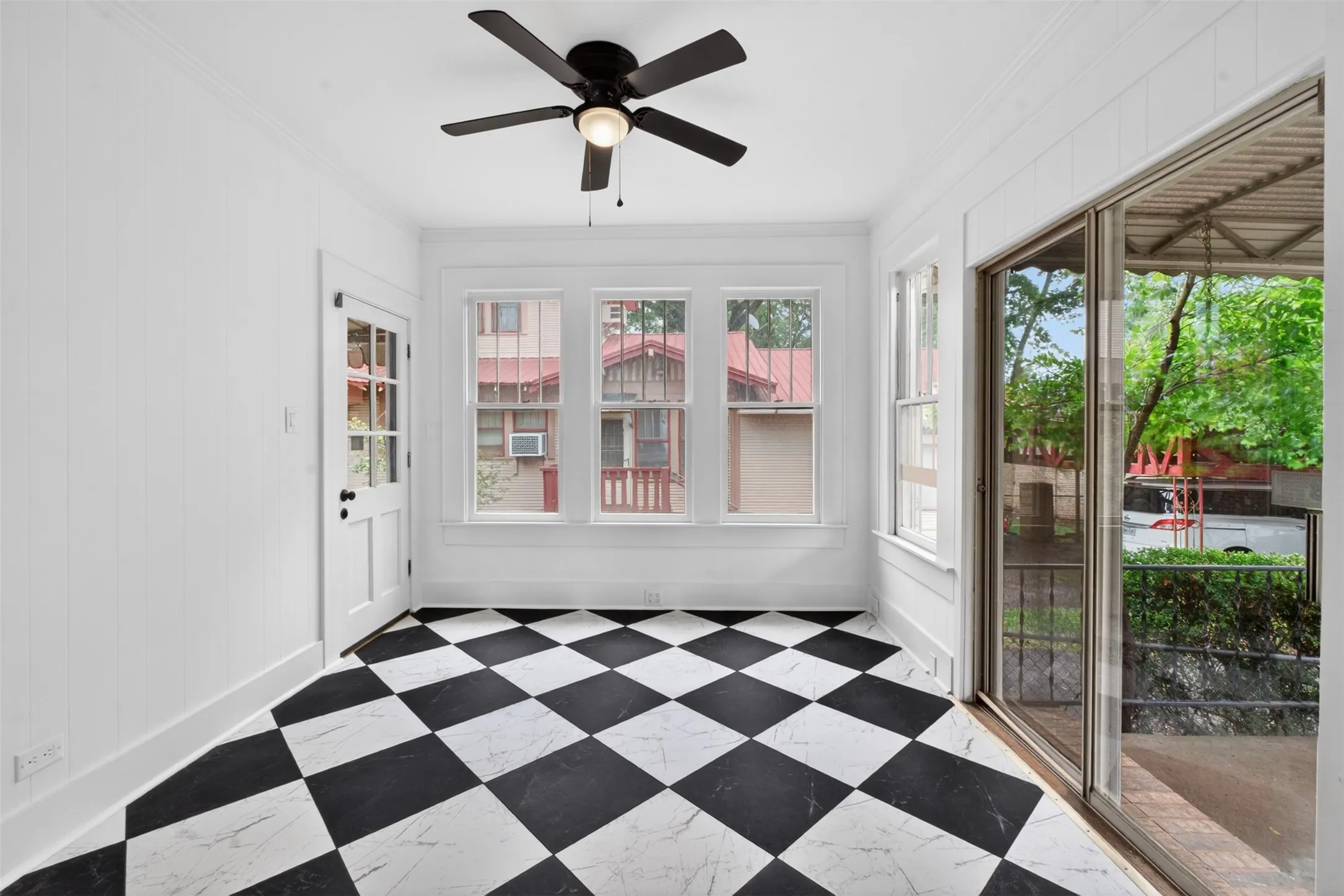Single Family Residence For Sale in Harrison County , 106 Washington Place S, Marshall, Texas 75670, 3 Bedrooms, 2 Bathrooms, 1 Garage spaces, 1,794 Sqft, built in 1920, Price $224,900, mls#21284321, Real Estate Agent in Marshall, Homes For Sale in Harrison county, Homes For Sale in Marshall, Realtor in Marshall Texas, Real Estate Brokerage Independent Realty Texas, Luminita Cordes Realtor