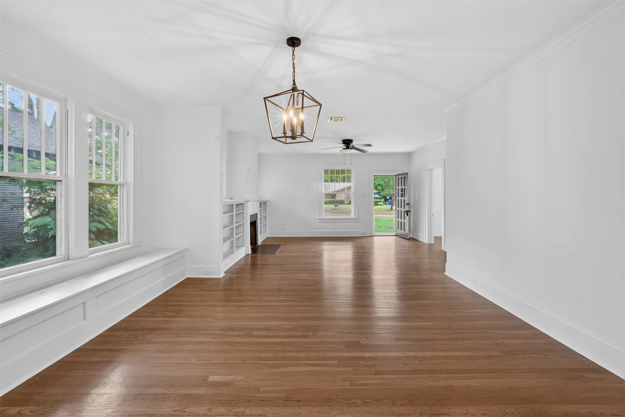 Single Family Residence For Sale in Harrison County , 106 Washington Place S, Marshall, Texas 75670, 3 Bedrooms, 2 Bathrooms, 1 Garage spaces, 1,794 Sqft, built in 1920, Price $224,900, mls#21284321, Real Estate Agent in Marshall, Homes For Sale in Harrison county, Homes For Sale in Marshall, Realtor in Marshall Texas, Real Estate Brokerage Independent Realty Texas, Luminita Cordes Realtor