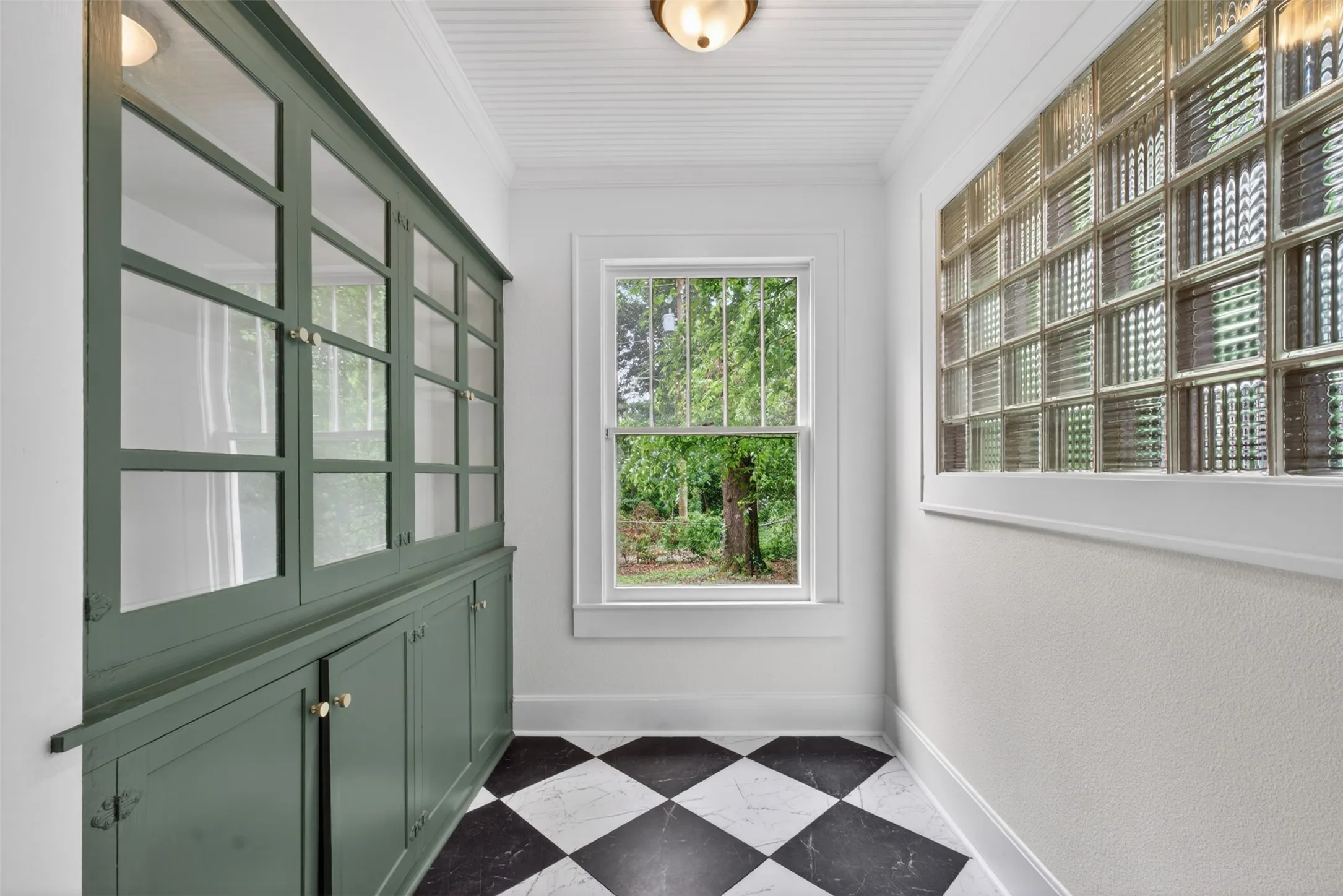 Single Family Residence For Sale in Harrison County , 106 Washington Place S, Marshall, Texas 75670, 3 Bedrooms, 2 Bathrooms, 1 Garage spaces, 1,794 Sqft, built in 1920, Price $224,900, mls#21284321, Real Estate Agent in Marshall, Homes For Sale in Harrison county, Homes For Sale in Marshall, Realtor in Marshall Texas, Real Estate Brokerage Independent Realty Texas, Luminita Cordes Realtor