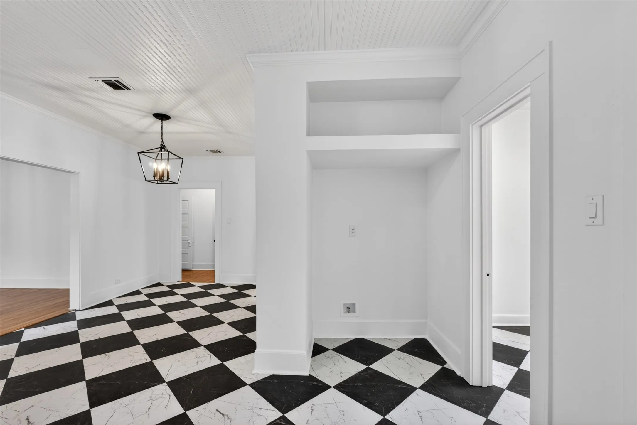 Single Family Residence For Sale in Harrison County , 106 Washington Place S, Marshall, Texas 75670, 3 Bedrooms, 2 Bathrooms, 1 Garage spaces, 1,794 Sqft, built in 1920, Price $224,900, mls#21284321, Real Estate Agent in Marshall, Homes For Sale in Harrison county, Homes For Sale in Marshall, Realtor in Marshall Texas, Real Estate Brokerage Independent Realty Texas, Luminita Cordes Realtor