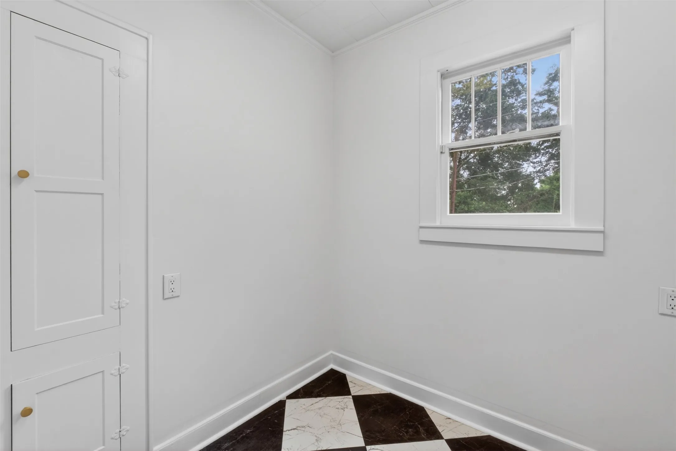 Single Family Residence For Sale in Harrison County , 106 Washington Place S, Marshall, Texas 75670, 3 Bedrooms, 2 Bathrooms, 1 Garage spaces, 1,794 Sqft, built in 1920, Price $224,900, mls#21284321, Real Estate Agent in Marshall, Homes For Sale in Harrison county, Homes For Sale in Marshall, Realtor in Marshall Texas, Real Estate Brokerage Independent Realty Texas, Luminita Cordes Realtor