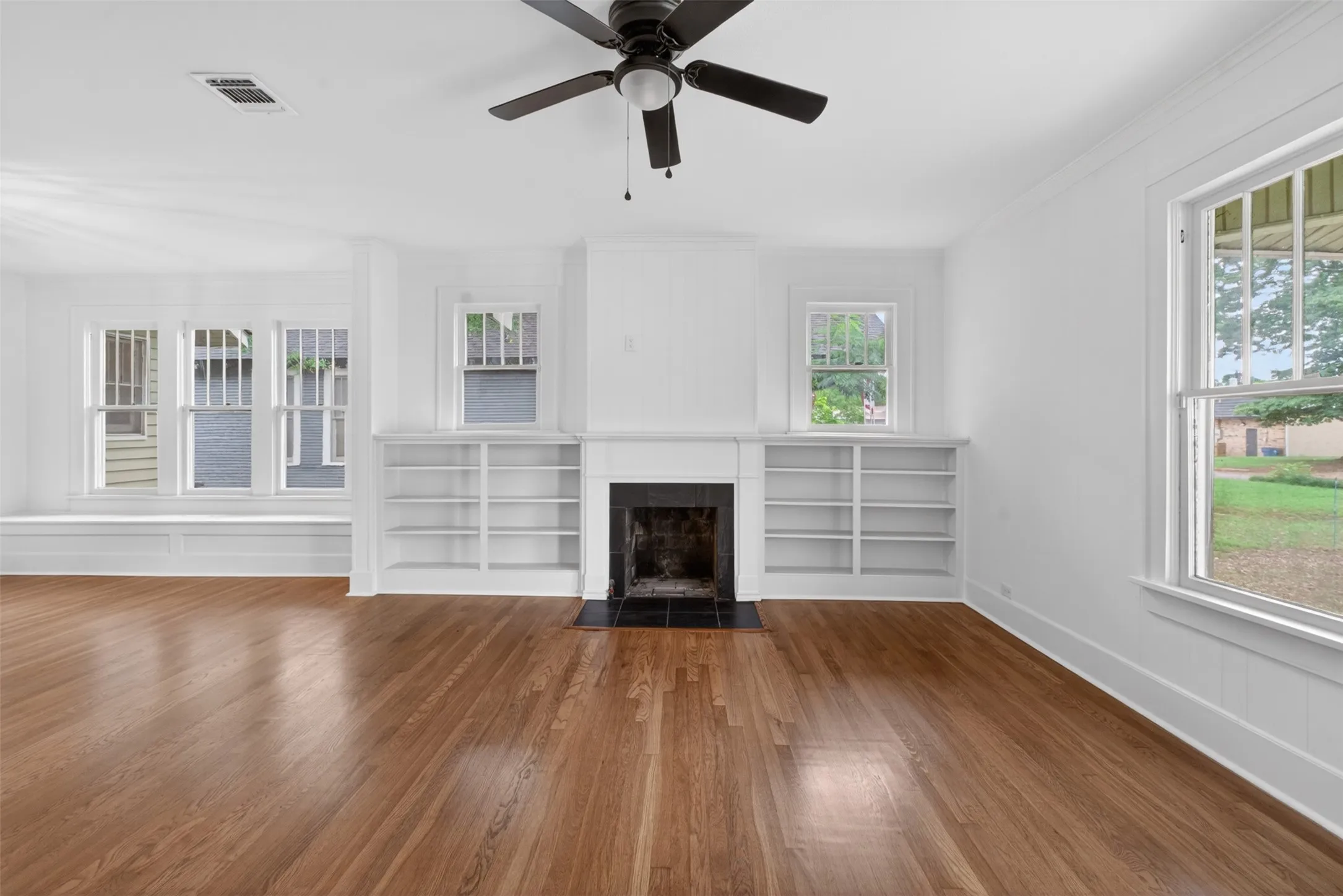 Single Family Residence For Sale in Harrison County , 106 Washington Place S, Marshall, Texas 75670, 3 Bedrooms, 2 Bathrooms, 1 Garage spaces, 1,794 Sqft, built in 1920, Price $224,900, mls#21284321, Real Estate Agent in Marshall, Homes For Sale in Harrison county, Homes For Sale in Marshall, Realtor in Marshall Texas, Real Estate Brokerage Independent Realty Texas, Luminita Cordes Realtor