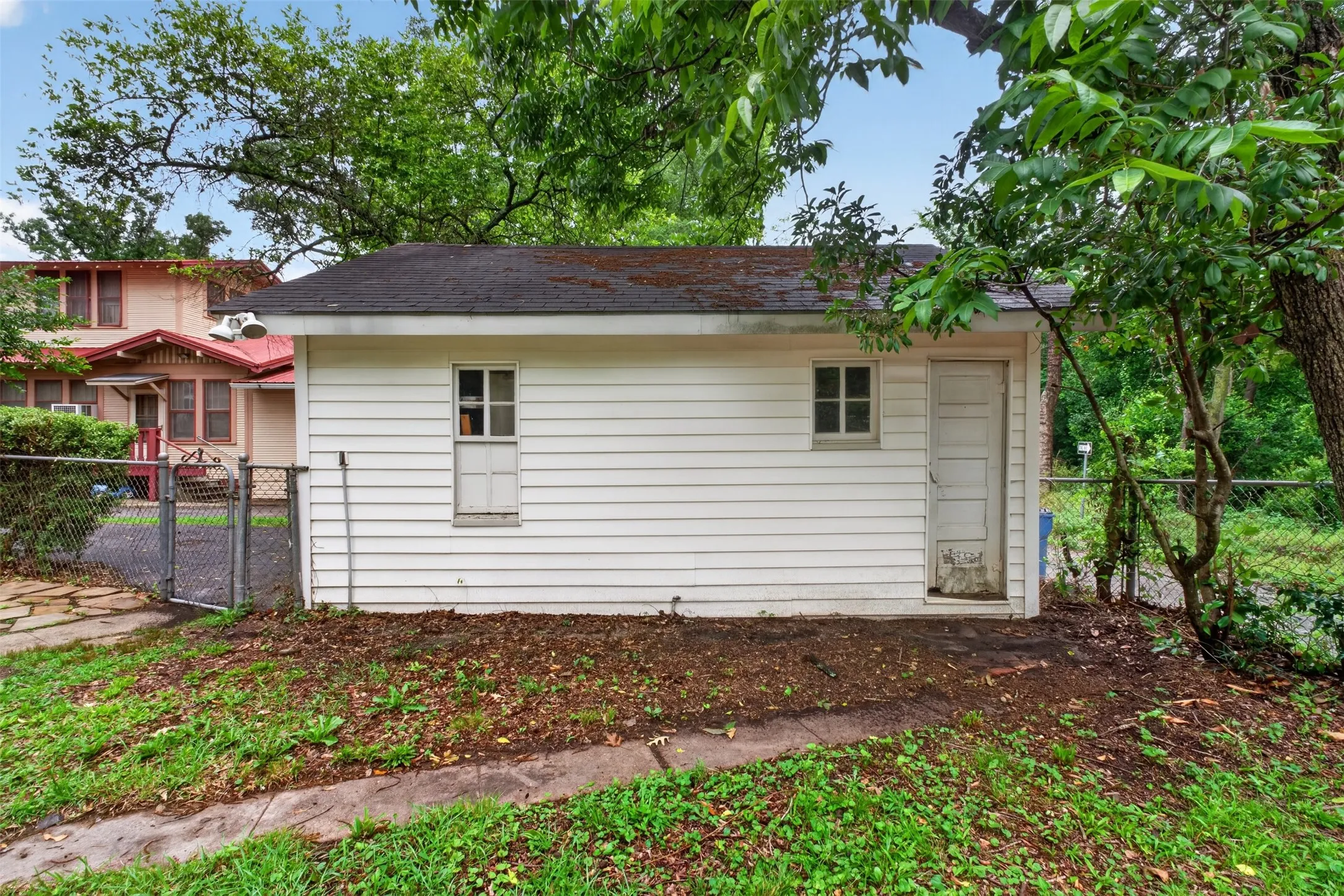 Single Family Residence For Sale in Harrison County , 106 Washington Place S, Marshall, Texas 75670, 3 Bedrooms, 2 Bathrooms, 1 Garage spaces, 1,794 Sqft, built in 1920, Price $224,900, mls#21284321, Real Estate Agent in Marshall, Homes For Sale in Harrison county, Homes For Sale in Marshall, Realtor in Marshall Texas, Real Estate Brokerage Independent Realty Texas, Luminita Cordes Realtor