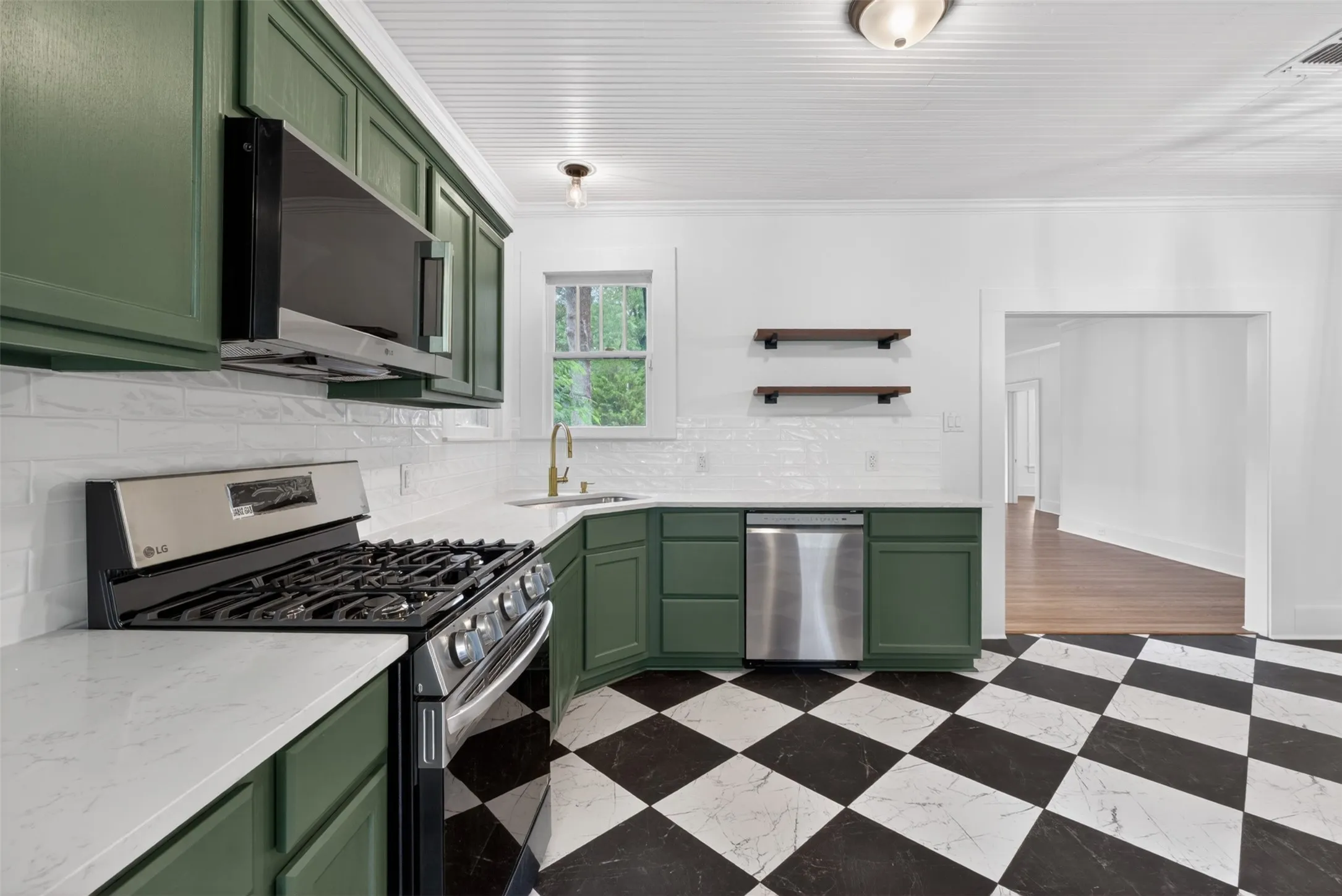 Single Family Residence For Sale in Harrison County , 106 Washington Place S, Marshall, Texas 75670, 3 Bedrooms, 2 Bathrooms, 1 Garage spaces, 1,794 Sqft, built in 1920, Price $224,900, mls#21284321, Real Estate Agent in Marshall, Homes For Sale in Harrison county, Homes For Sale in Marshall, Realtor in Marshall Texas, Real Estate Brokerage Independent Realty Texas, Luminita Cordes Realtor