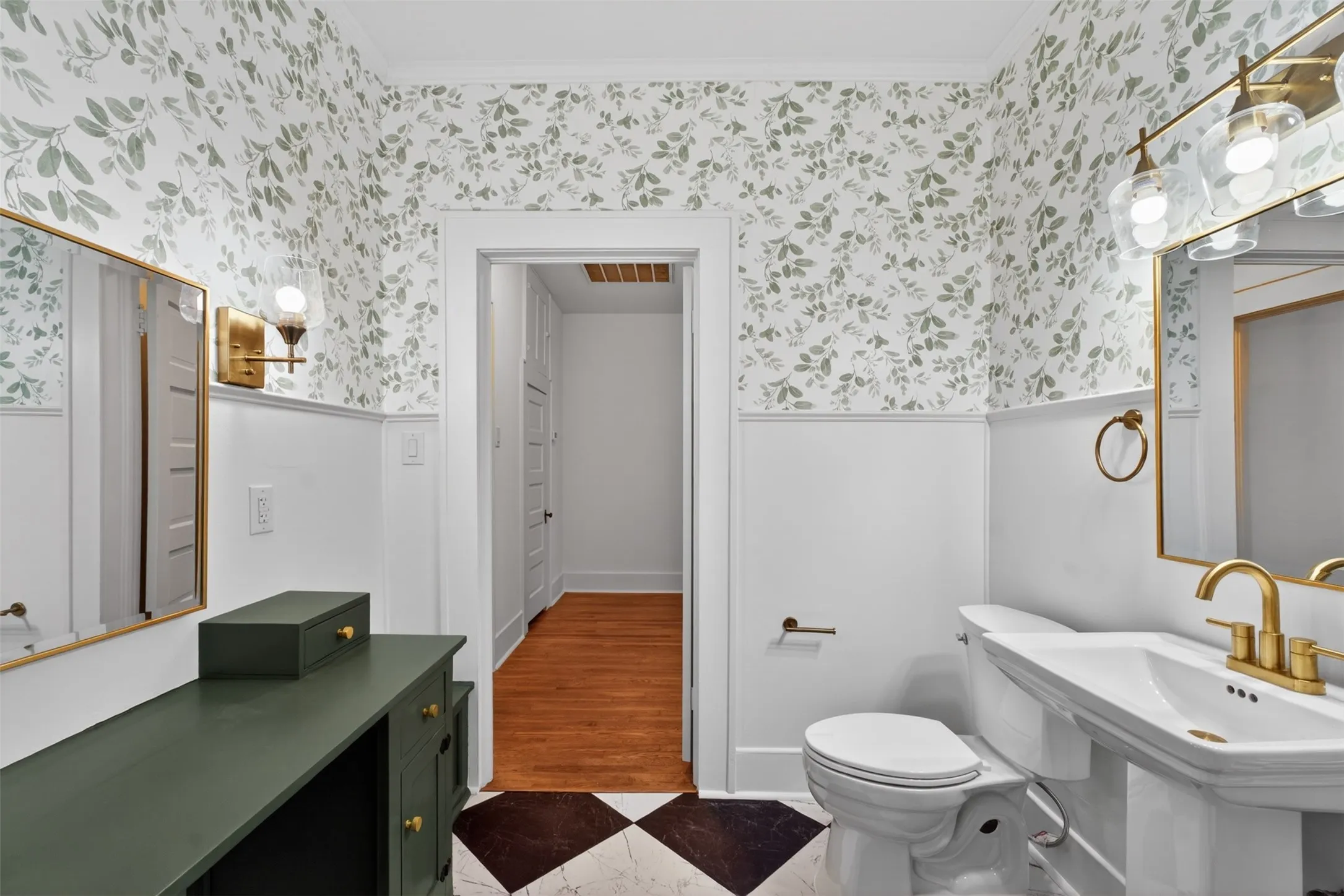 Single Family Residence For Sale in Harrison County , 106 Washington Place S, Marshall, Texas 75670, 3 Bedrooms, 2 Bathrooms, 1 Garage spaces, 1,794 Sqft, built in 1920, Price $224,900, mls#21284321, Real Estate Agent in Marshall, Homes For Sale in Harrison county, Homes For Sale in Marshall, Realtor in Marshall Texas, Real Estate Brokerage Independent Realty Texas, Luminita Cordes Realtor