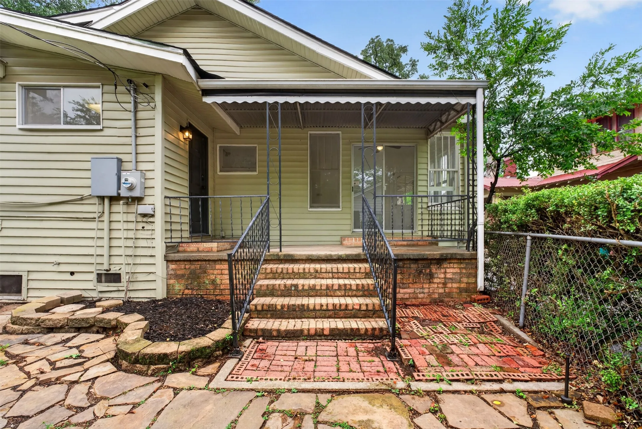 Single Family Residence For Sale in Harrison County , 106 Washington Place S, Marshall, Texas 75670, 3 Bedrooms, 2 Bathrooms, 1 Garage spaces, 1,794 Sqft, built in 1920, Price $224,900, mls#21284321, Real Estate Agent in Marshall, Homes For Sale in Harrison county, Homes For Sale in Marshall, Realtor in Marshall Texas, Real Estate Brokerage Independent Realty Texas, Luminita Cordes Realtor