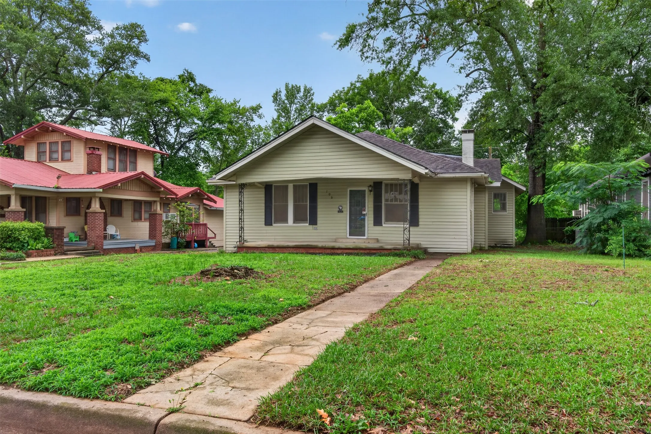 Single Family Residence For Sale in Harrison County , 106 Washington Place S, Marshall, Texas 75670, 3 Bedrooms, 2 Bathrooms, 1 Garage spaces, 1,794 Sqft, built in 1920, Price $224,900, mls#21284321, Real Estate Agent in Marshall, Homes For Sale in Harrison county, Homes For Sale in Marshall, Realtor in Marshall Texas, Real Estate Brokerage Independent Realty Texas, Luminita Cordes Realtor