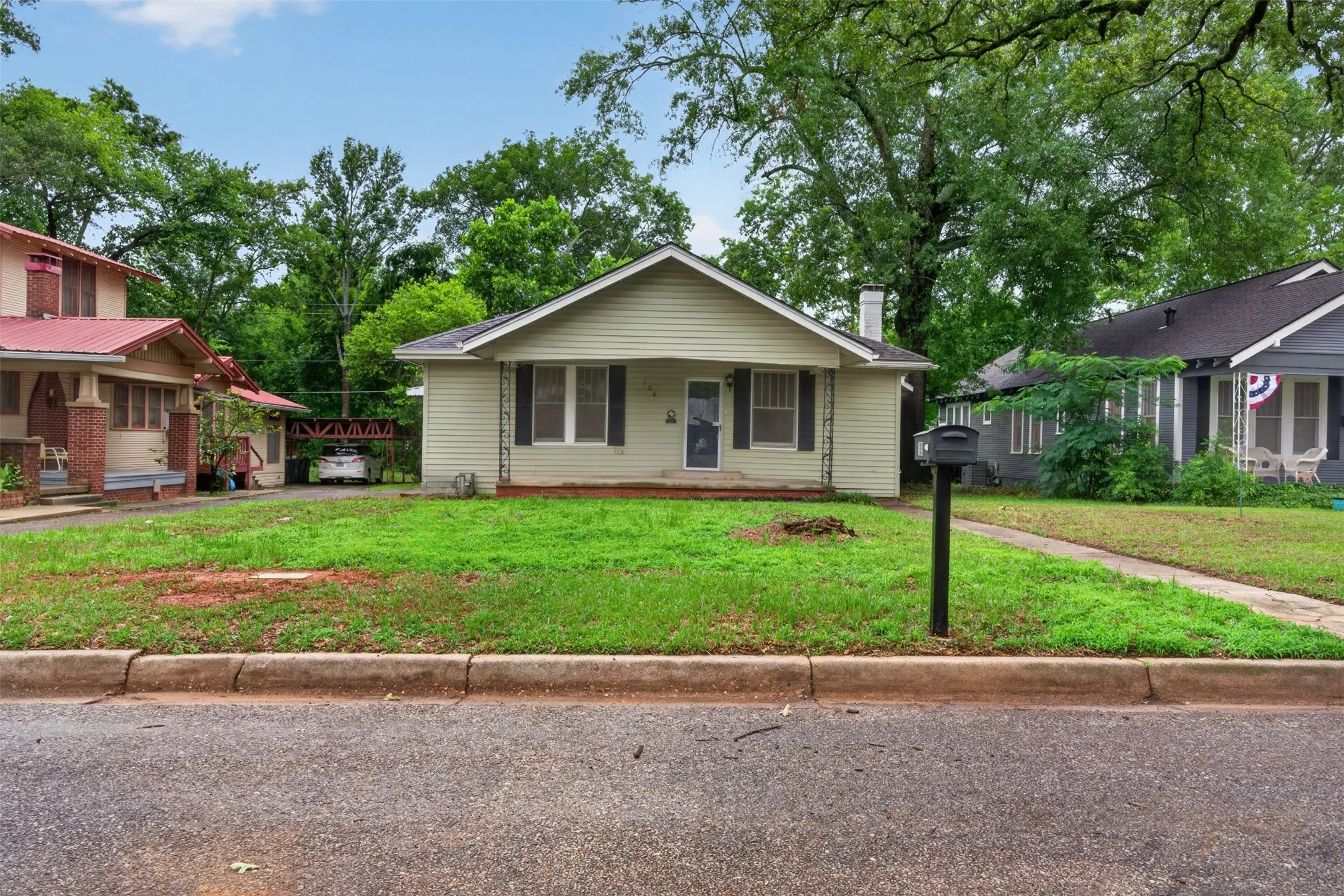 Single Family Residence For Sale in Harrison County , 106 Washington Place S, Marshall, Texas 75670, 3 Bedrooms, 2 Bathrooms, 1 Garage spaces, 1,794 Sqft, built in 1920, Price $224,900, mls#21284321, Real Estate Agent in Marshall, Homes For Sale in Harrison county, Homes For Sale in Marshall, Realtor in Marshall Texas, Real Estate Brokerage Independent Realty Texas, Luminita Cordes Realtor