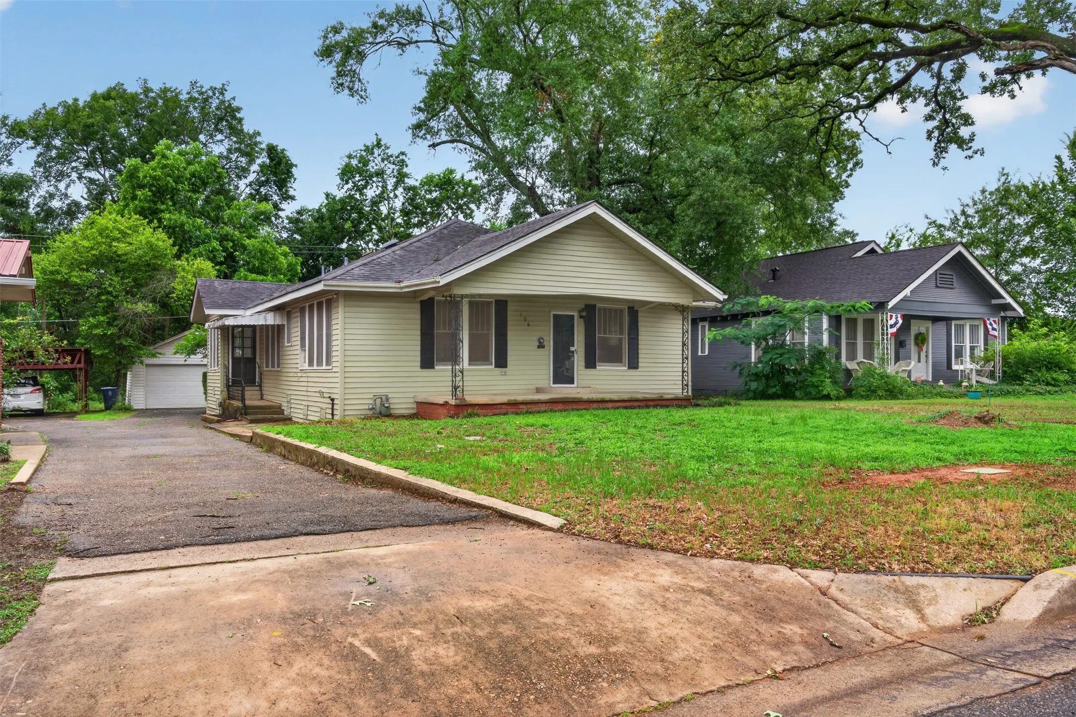 Single Family Residence For Sale in Harrison County , 106 Washington Place S, Marshall, Texas 75670, 3 Bedrooms, 2 Bathrooms, 1 Garage spaces, 1,794 Sqft, built in 1920, Price $224,900, mls#21284321, Real Estate Agent in Marshall, Homes For Sale in Harrison county, Homes For Sale in Marshall, Realtor in Marshall Texas, Real Estate Brokerage Independent Realty Texas, Luminita Cordes Realtor