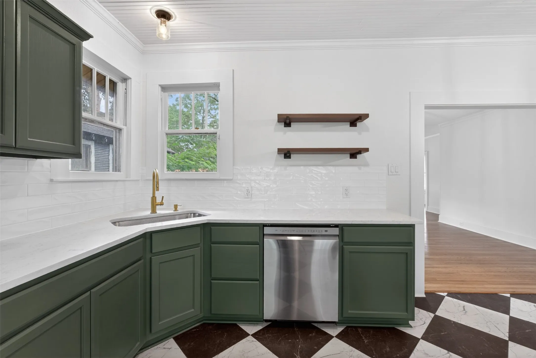 Single Family Residence For Sale in Harrison County , 106 Washington Place S, Marshall, Texas 75670, 3 Bedrooms, 2 Bathrooms, 1 Garage spaces, 1,794 Sqft, built in 1920, Price $224,900, mls#21284321, Real Estate Agent in Marshall, Homes For Sale in Harrison county, Homes For Sale in Marshall, Realtor in Marshall Texas, Real Estate Brokerage Independent Realty Texas, Luminita Cordes Realtor
