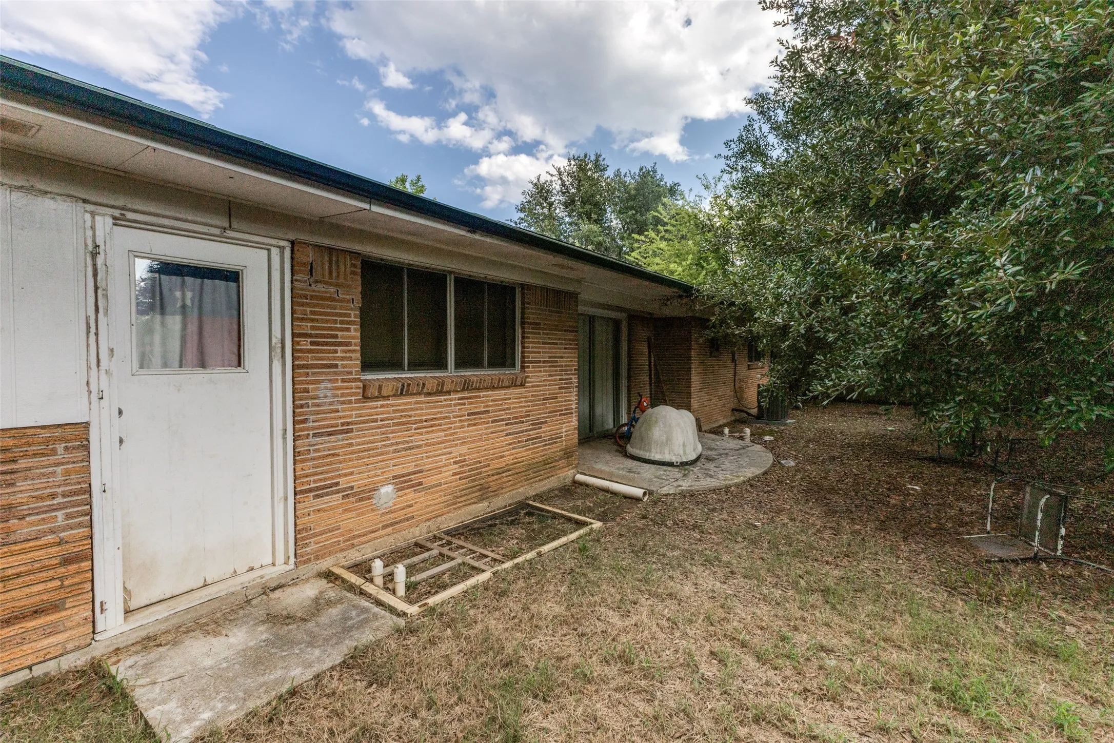 Single Family Residence For Sale in Van Zandt County , 425 Lybrand Street, Wills Point, Texas 75169, 3 Bedroom, 2 Bathroom, Garage spaces, 1,600 Sqft, built in 1961, mls#21284890, Real Estate Agent in Wills Point, Homes For Sale in Van Zandt county, Homes For Sale in Wills Point, Realtor in Wills Point Texas, Real Estate Brokerage Independent Realty Texas, Luminita Cordes Realtor