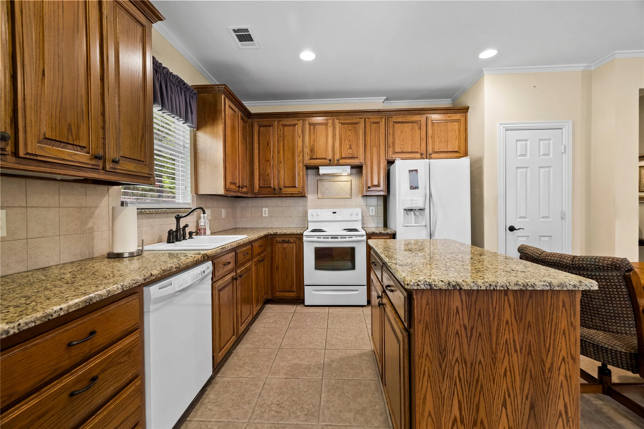 Single Family Residence For Sale in Henderson County , 8597 Fallow Run, Larue, Texas 75770, 3 Bedroom, 3 Bathroom, 2 Garage spaces, 3,857 Sqft, built in 2005, Price $899,000, mls#21284025, Real Estate Agent in Larue, Homes For Sale in Henderson county, Homes For Sale in Larue, Realtor in Larue Texas, Real Estate Brokerage Independent Realty Texas, Luminita Cordes Realtor