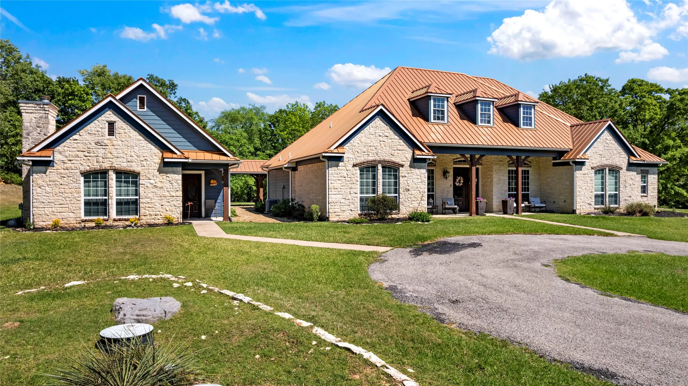 Single Family Residence For Sale in Henderson County , 8597 Fallow Run, Larue, Texas 75770, 3 Bedroom, 3 Bathroom, 2 Garage spaces, 3,857 Sqft, built in 2005, Price $899,000, mls#21284025, Real Estate Agent in Larue, Homes For Sale in Henderson county, Homes For Sale in Larue, Realtor in Larue Texas, Real Estate Brokerage Independent Realty Texas, Luminita Cordes Realtor