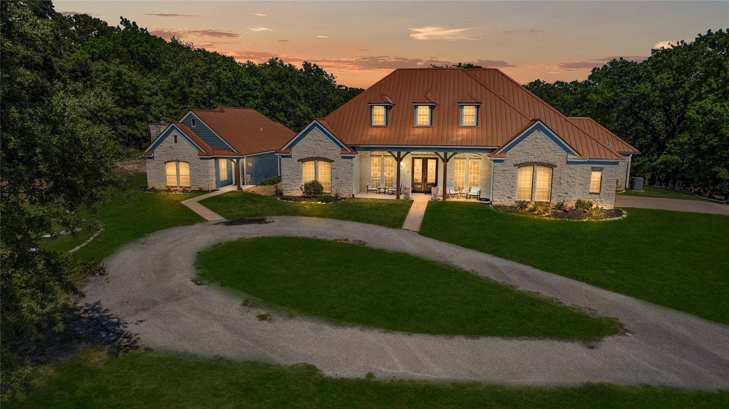 Single Family Residence For Sale in Henderson County , 8597 Fallow Run, Larue, Texas 75770, 3 Bedroom, 3 Bathroom, 2 Garage spaces, 3,857 Sqft, built in 2005, Price $899,000, mls#21284025, Real Estate Agent in Larue, Homes For Sale in Henderson county, Homes For Sale in Larue, Realtor in Larue Texas, Real Estate Brokerage Independent Realty Texas, Luminita Cordes Realtor