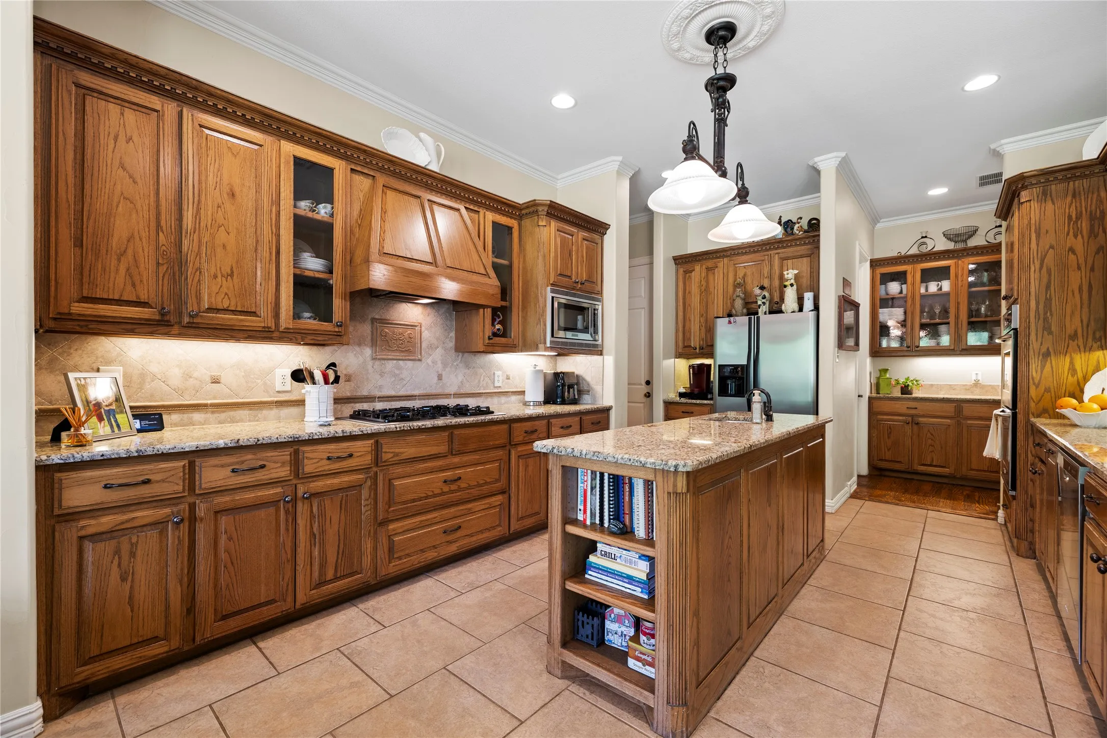 Single Family Residence For Sale in Henderson County , 8597 Fallow Run, Larue, Texas 75770, 3 Bedroom, 3 Bathroom, 2 Garage spaces, 3,857 Sqft, built in 2005, Price $899,000, mls#21284025, Real Estate Agent in Larue, Homes For Sale in Henderson county, Homes For Sale in Larue, Realtor in Larue Texas, Real Estate Brokerage Independent Realty Texas, Luminita Cordes Realtor